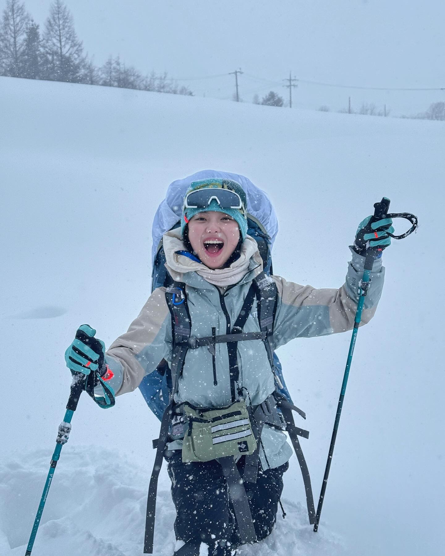 ❄️🌨️#폭설 #백패킹 #backpacking 
정말 행복하고 정말 뼈가 시려웠습니다 🤧💙 
잊지 못할 경험을 선사해주신 남대장님과 j.hun_ 
룸(x텐트)메이트 j_mining 님에게 이 영광을 바칩니다 …🥹 

⚠️ 요즘 설경 보려다 조난 사고가 많다고 합니다. 아주 철저한 장비와 유경험자와 함께 안전한 장소로 다녀왔으며 이 게시물은 절대 무리한 아웃도어 활동을 권장하는 내용이 아닙니다!! (혼나기 전에 미리 변명 중….ㅋㅋ)