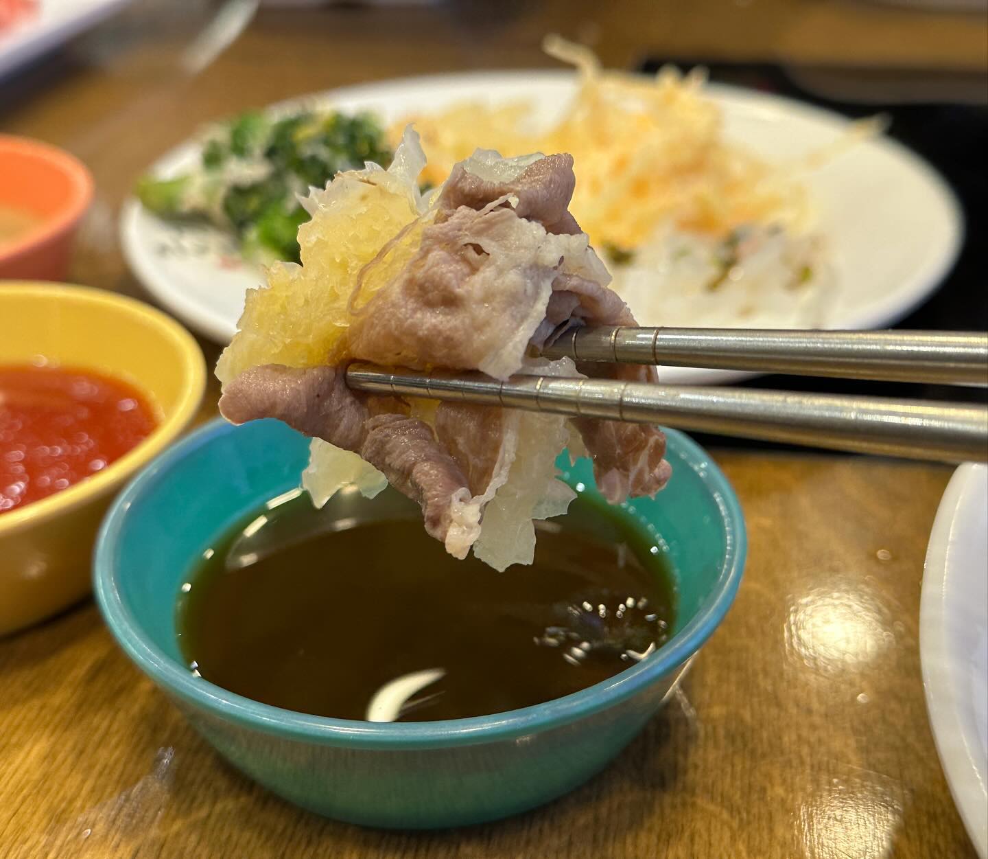 파주 1박 2일 여행 때 먹어본 샤브샤브

아무생각 없이 들어왔는데 맛집이었네?

#파주맛집
#파주샤브샤브
#샐러드바무한리필
#파주조아용
#여행조아용
#여행스타그램✈️
#부부데이트
#결혼조하♥️