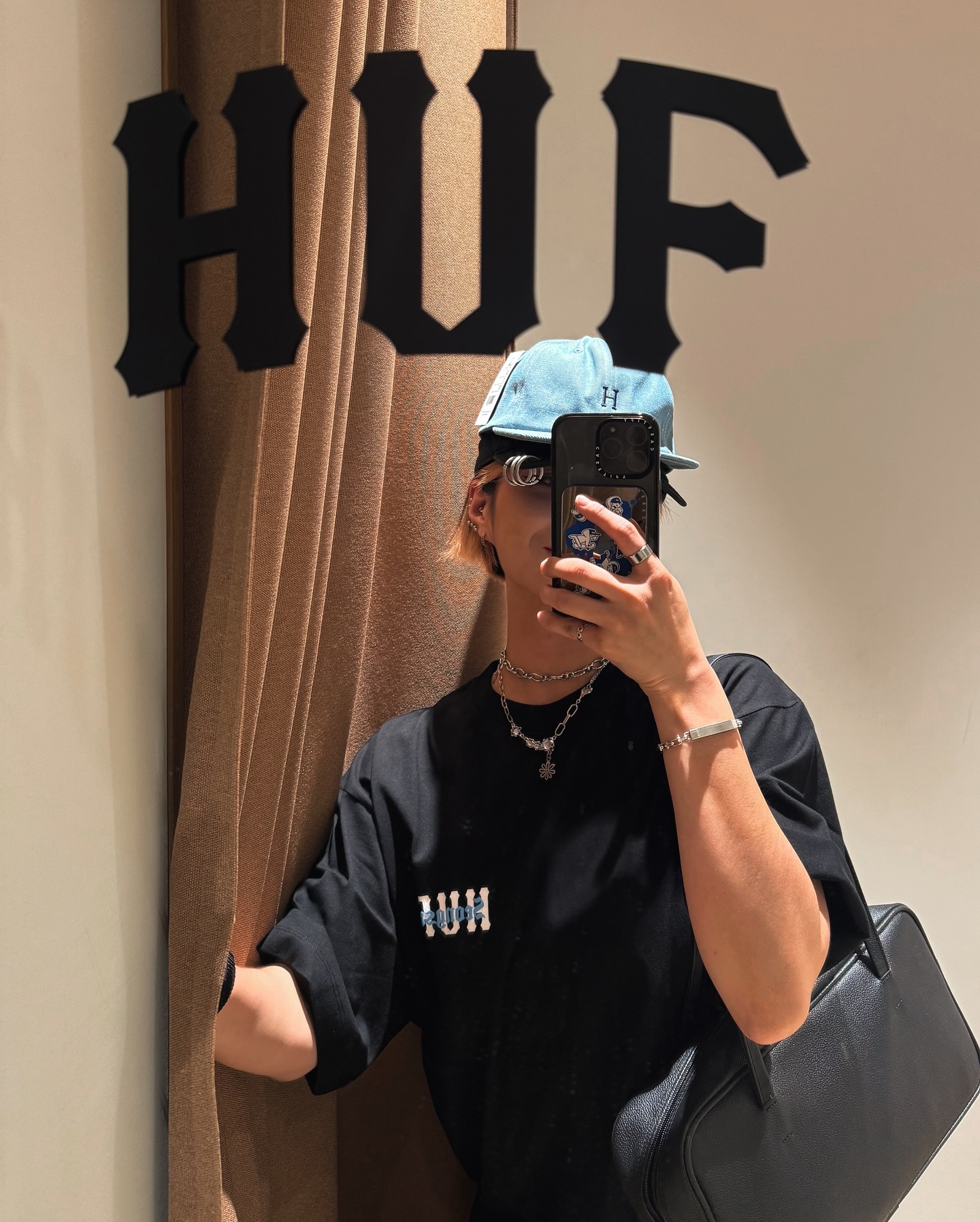 #hufworldwide #hufkorea 

👇🏻👇🏻👇🏻
팝업에서 단독 공개되는 콜라보 제품을 비롯해
24 F/W 시즌 일부 제품을 가장 먼저 만나볼 수 있습니다. 

[POP-UP]
- 기간 : 8.23 (금) - 9.5 (목)
- 시간 : 12 : 00 - 19 : 00
- 장소 : 서울특별시 성동구 상원1길 7 1층 

[PROMOTION] 
📍UP TO 50%
📍HUF 제품 착용 후 방문시 +5% 할인

[EVENT]
📍오프라인 구매 이벤트
- 방문 고객 전원 HUF 부채 증정 (소진시까지)
- 구매 고객 전원 HUF 스트랩백 증정 (소진시까지)
- 5만원 이상 구매 시 SMALL ARCH LOGO TEE 증정
- 10만원 이상 구매 시 HUF Seoul Exclusive T-Shirt 증정

📍현장 포토부스
- HUF X PHOTOMATIC 네컷 포토부스 이벤트

📍인스타그램 이벤트
- 인스타 팔로우 인증시