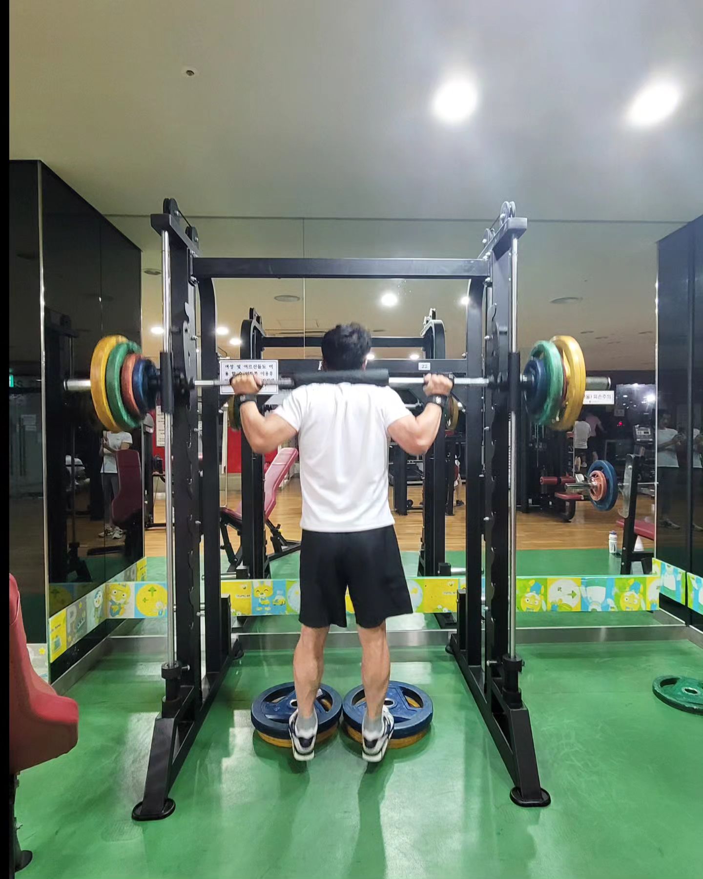 덤벨원판 배열
성격 나오네
오지게 급하셔 아마도 모든게 
유산소 운동화ㅋㅋㅋ

#헬스보이 #근력운동 
#종아리근육