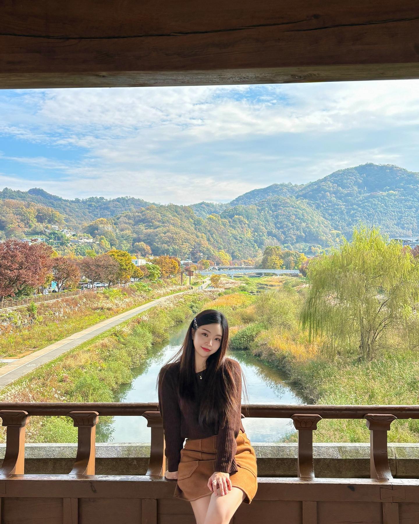 줄서있을줄 알고 오픈런했는데 너무일찍와서 바로앞인 청연루에서 여유롭게 사진찍기📸🏞️🌳☁️💚 #나 #인간나무같네?