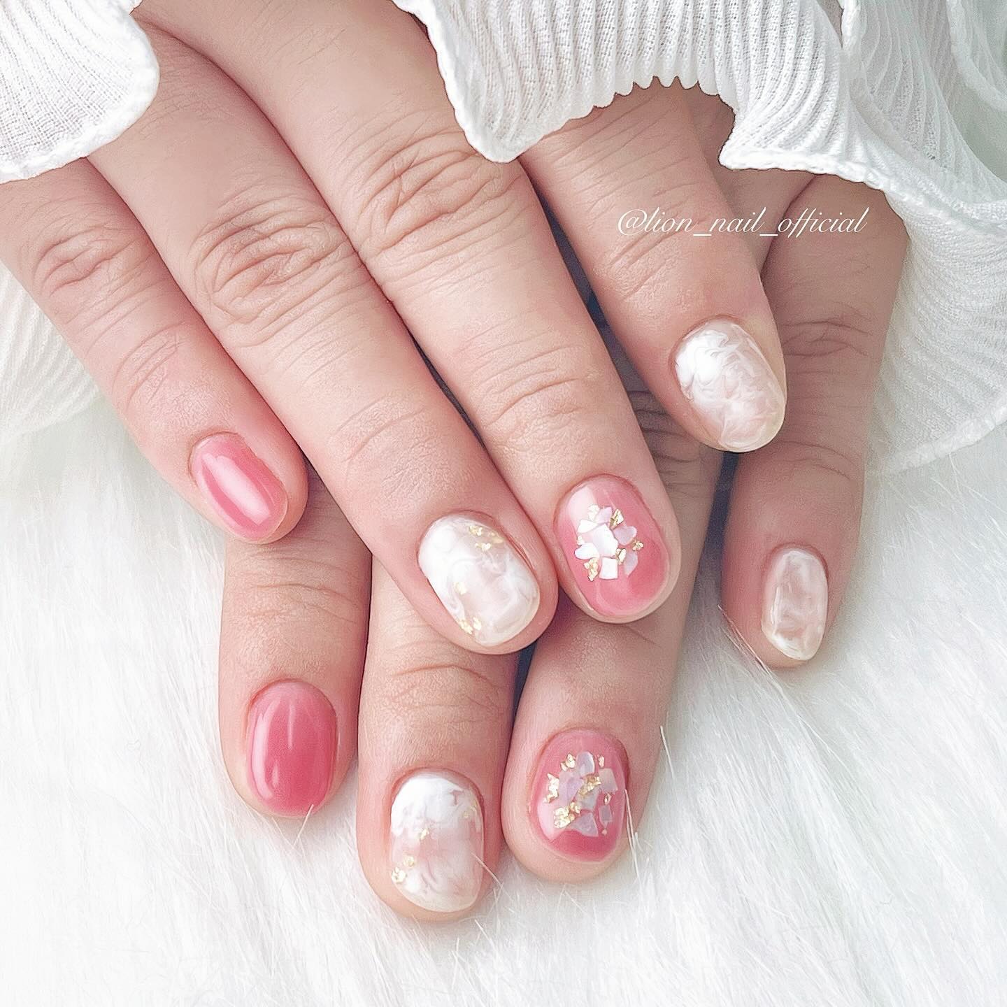 #lion_nail_official
🎉🎉🎉🎉🎉
예약문의 010-2418-9994 
카톡문의 
@사자네일 ht tp://pf.kakao.com/_rayjG

네일아트,네일샵부산광역시 사하구 하단동
저장
리뷰 내역 관리
🎀너무 예뻐요~~
🎀유지력 최고이구요!!
🎀사자네일은 서비스가 최고예요

💕💕💕💕💕💕💕💕💕💕💕💕

✅저는 지금 일주일 정도 되었는데
아직 짱짱히 네일 악세사리가
잘 붙어있구요!!

🚩주의사항🚩

수영장 또는 손을 물을 오래 담그면
유지력이 떨어질수도 있어요
보통은 4주 유지기간 일 수도있지만
관리를 잘하면 두달도 가능하다해요^^

성격이 좋으신 사자네일 원장님이셨어요👍
원하는 디자인을 잘해줘요디자인 추천을 잘해줘요유지력이 좋아요시술이 꼼꼼해요친절해요❤️