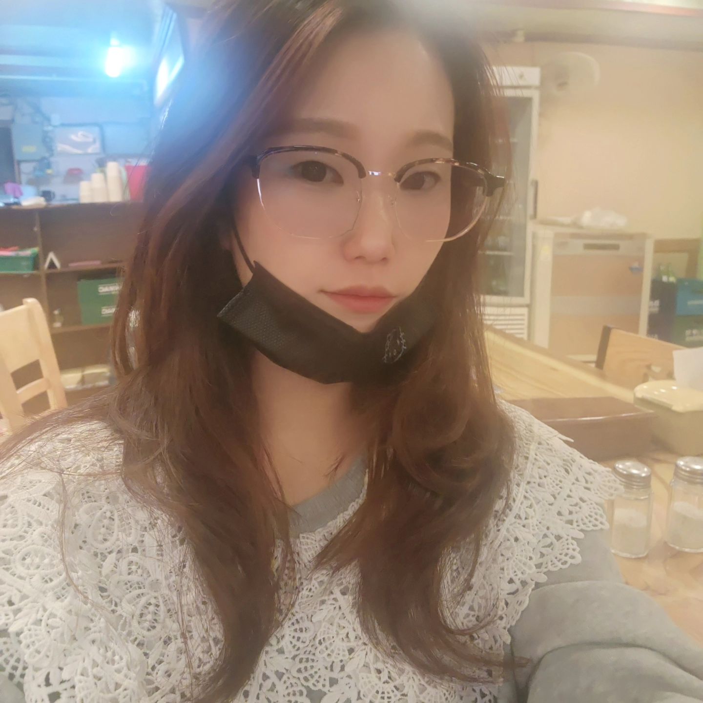 #오늘의제시 #생존신고

요즘 아침일찍 일어나서 밤늦게까지
하루가 바쁜 제시입니다 🥺

다덜 잘지내구 있쥬? ㅋㅋㅋ
짬짬히 소통 다녀오고 있는데, 전처럼 활발하게
하디 못한점 양해해주세용 🤎🤎

따뜻한 봄이 오고 나면 오늘의 제시 피드도
꾸준히 올려보도록 노력할 예정임니다 ㅎㅎㅎ

운덩 못하니까 몸이 근질근질 ...
그와중에 살은 덤이네요 ㅋㅋㅋㅋㅋ
시즌 준비라도 해야하는데 요즘 집 가면 방전이라서
홈트조차도 못하는 저질체력 😭😭😭😭

빤니 기력 회복해서 운동 뿌셔야겠어용❤️‍🩹
그래도 아직 등은 ! 등신이라능 🔥🔥

#젊줌마 #오늘의일상 #7살딸맘 #30대여자
#체력키우자 #직장인맘 #워킹맘일상 #오랜만에셀카
#봄준비🌸 #꽃보러가자