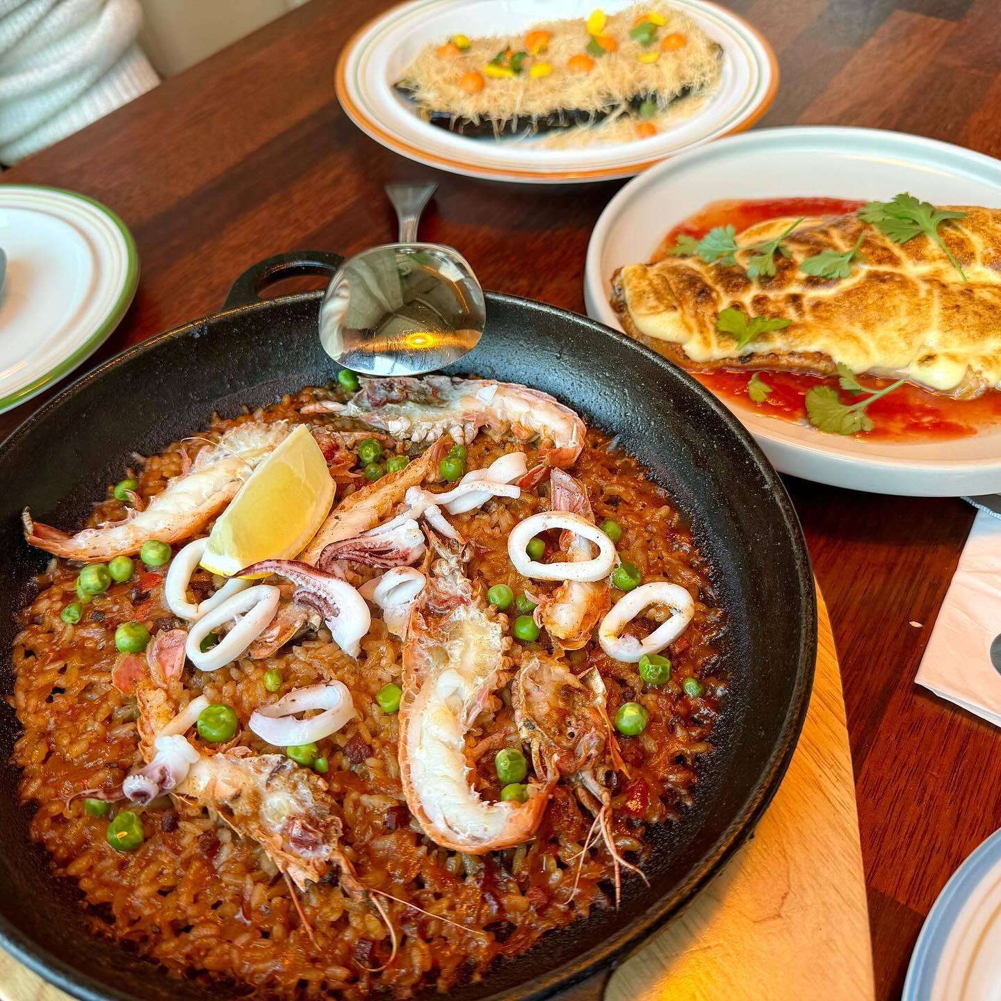 그 유명한 스페인식 꿀대구 여기서 맛볼수 있어요!
퓨전 스페인 요리가 맛있었던, 분위기도 너무 좋았던 곳
오랜만에 찐 스페인식 요리 먹었더니 Feels like Home!

📍협재리 양식당 이에프쿠치나
빠에야 / 꿀대구 / 카다이프가지

#제주맛집 #제주양식당 #협재맛집 #제주협재맛집 #제주한림맛집 #협재해수욕장맛집 #빠에야 #꿀대구