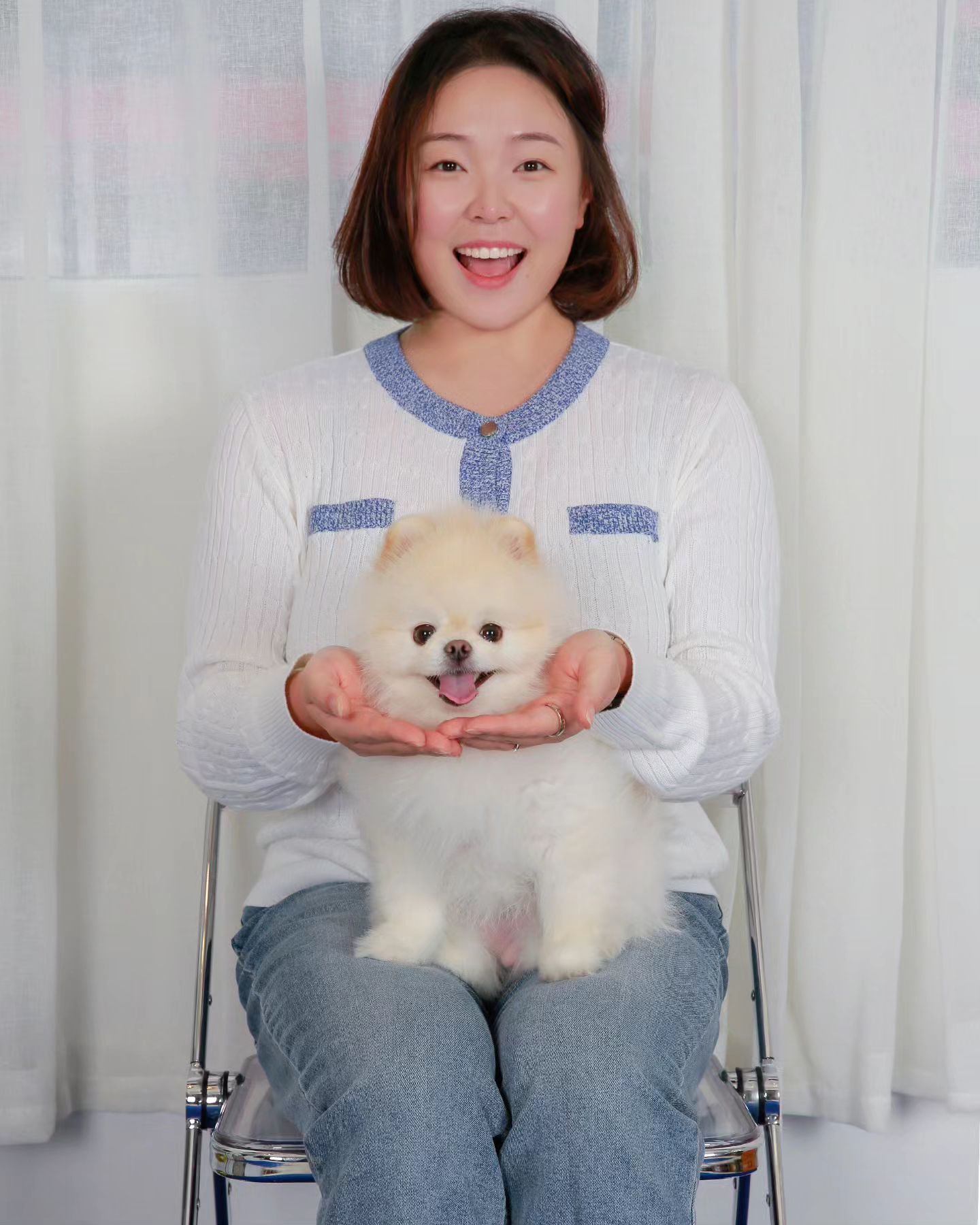 #밍스타👯 #라떼는말이야🐶 

남편까지 세가족 개족사진도 좋지만
예전부터 생각해왔던
라떼랑 오붓하게 모녀사진 클리어 😎

라떼가 워낙 해맑게 잘 웃었던데다
spotlight_bsuni 작가님이 댕댕이에 넘나 능숙하셔서
생각 이상으로 금방 끝났고 ,
오히려 아빠가 없어서 더 씩씩하게(?)
보챔없이 호다닥 촬영할 수 있었던 것 같은건 기분탓이겠지 🤭

보물같은 우리라떼
오래오래 햄볶하쟈 🫶🏻