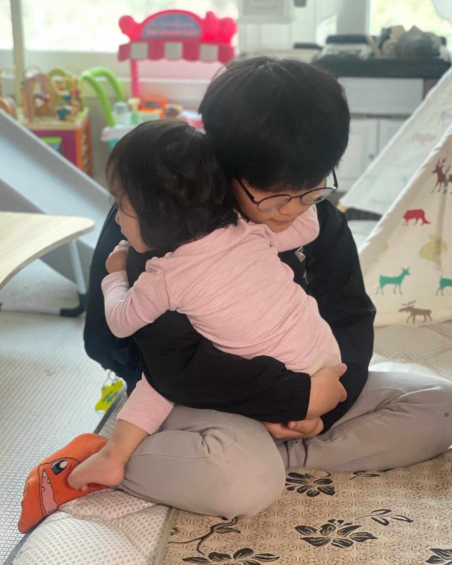+511
엄마가 안된다고 하니
오빠한테 가서 안김 🤦‍♀️ #여시
#16갤아기#딸랑구#오빠학교가야되는데#여우짓
#육아#일상#육아일기#기록#소통