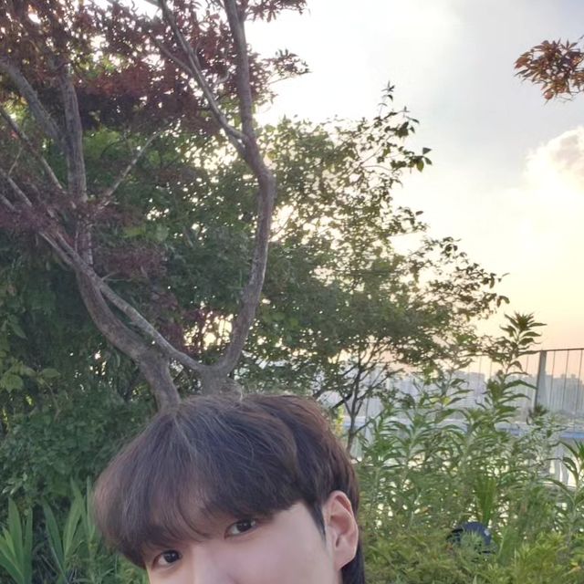 장원태 on Instagram: "#협찬#엠플레이그라운드 정말 가격대비 퀄리티가 너무 좋은 제품들이였어요! 하얀색,검은색 면티는 재질이 탱탱하고 바람이 잘 통해서 정말 시원했어요. 색상도 무난하
