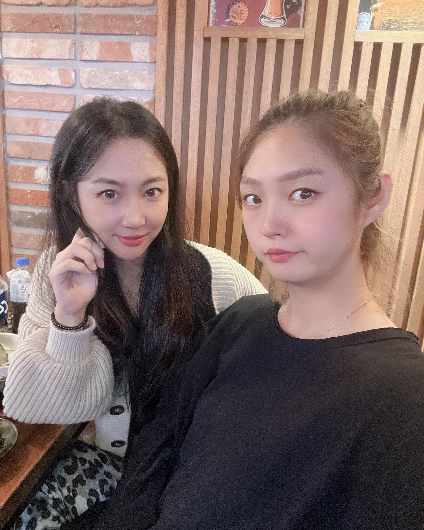 남편도 애들도 다같이 만났는데
하나둘씩 다 각자 집으로 가고 우리 신낫네 
자부같은 자부아닌 자부같은 날 ♬

(애리 주둥이 가만히 잇는 사진 처음인듯)