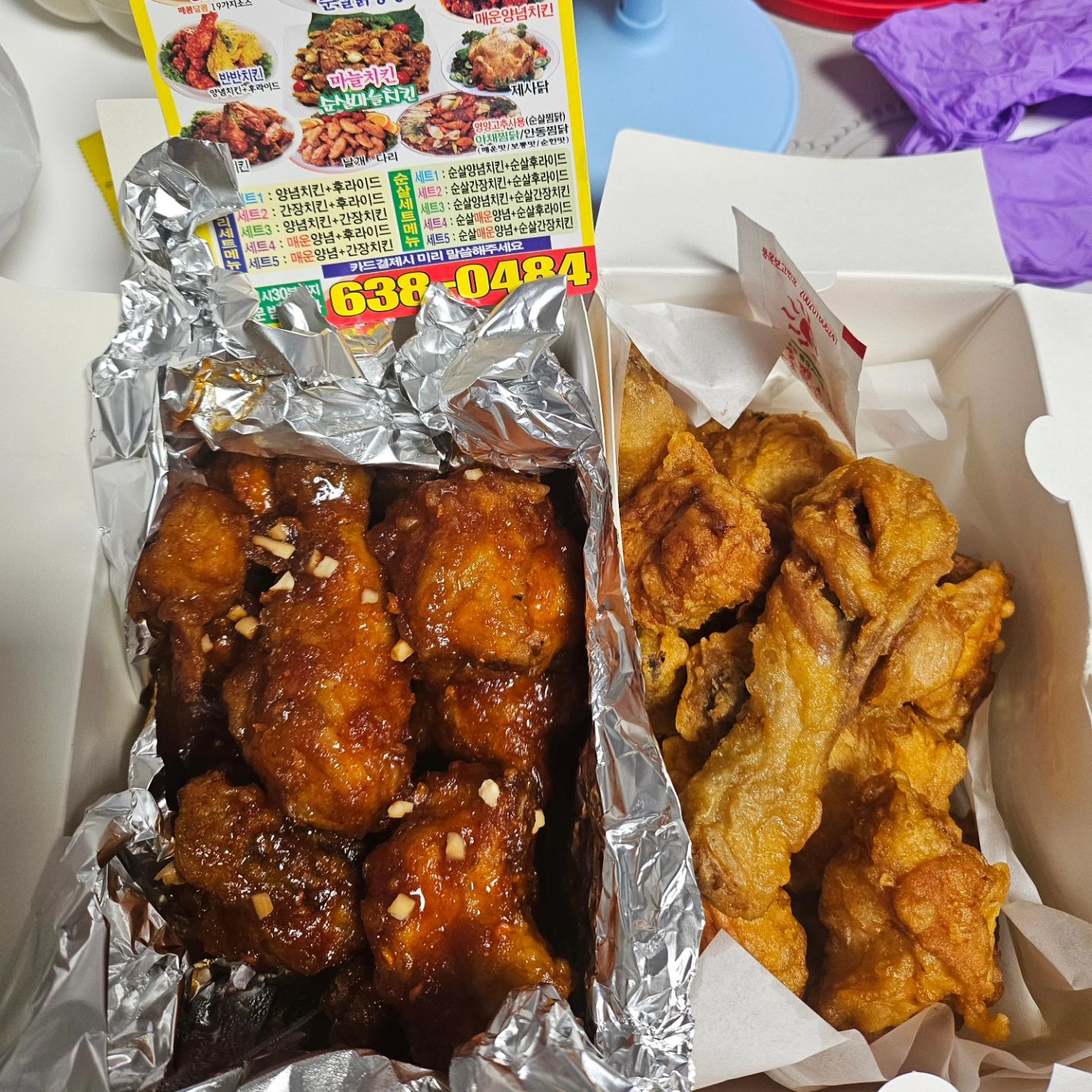 #협찬
맥시칸치킨
유퀴즈에 나온 양념치킨의 원조 맥시칸치킨❤️ 바삭하고 담백하면서도 부드러운 맛을 선사해주는 맥시칸치킨의 양념,후라이드반반을 냠냠했다구용🥰 최강안주로 꼽히는 치킨과 맥주와의만남💚 치킨의 튀김도 기름지지 않으면서 먹으면 먹을수록 계속 땡기는 마성의 맥시칸치킨🩵 부드러운 닭다리살은 부드러우면서도 JMT그잡채😁 또란 100% 국내산 하림닭을 사용한다구해용💗아이들 간식으로도 너무 제격인 맥시칸치킨🫶🏻 앞으로 치맥에는 맥시칸치킨으로 찾아갈거같아용🤍 

mexican.chicken1985 

#협찬 #맥시칸 #양념치킨추천 #맥시칸치킨메뉴 #양념치킨 #치킨추천 #치킨랩소디 #유퀴즈 #국내산닭다리살 #국내산치킨 #닭강정 #닭강정맛집 #맥시칸치킨 #치킨맛집 #치킨