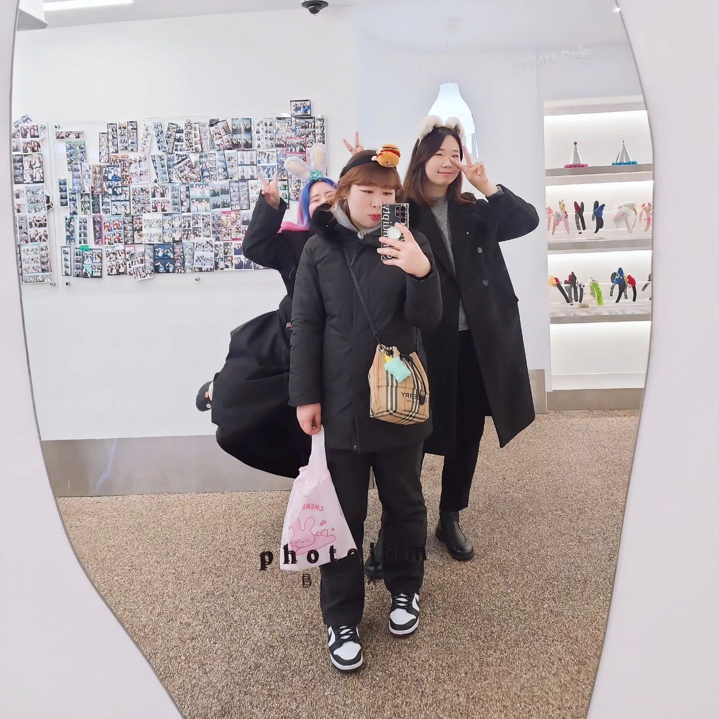 #인생네컷 

어쩌다보니 또 찍고있네 ㅋㅋ♬
제발 포즈좀 ㅋㅋㅋㅋㅋㅋ

#사진찍잖아 #내뒤로오라구 #포즈무엇 #정신없음 #몰아주기 #이쁜척 #셀카 #셀스타그램 #셀카그램 #쁘이 #웃어요 #들이대 #또찍자