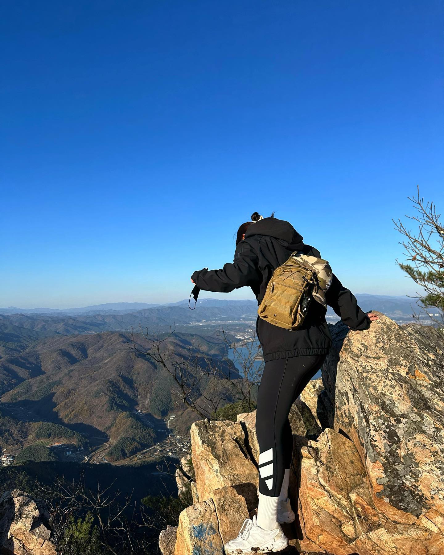 나도 나름대로 안 쉬고 올라갔는데 내려올 때 자빠져서 죽을뻔
#등선폭포 #용화봉 #삼악산