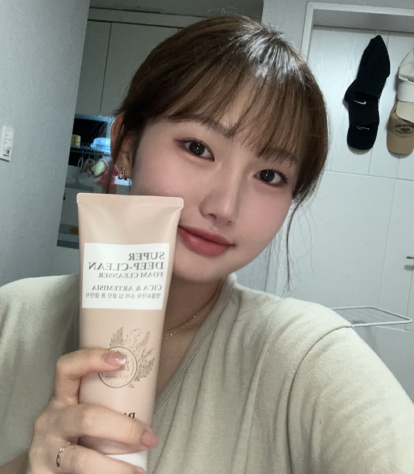 #광고 #협찬 
리코셀 병풀&약쑥 슈퍼 딥 클린 폼 클렌저

병풀과 약쑥이 함유된 폼클렌저로 피부를 진정시켜주고, 자극없이 노폐물과 모공 및 피지케어를 도와줍니다 또한 해초추출물과 당근추출물이 피부 온도를 낮춰주고 피부를 촉촉하게 케어해준다고 하네용😊

#ricocell #리코셀 #클렌저 #클렌징폼 #리코셀클렌저 #리코셀클렌징폼 #어성초클렌저 #시카클렌징