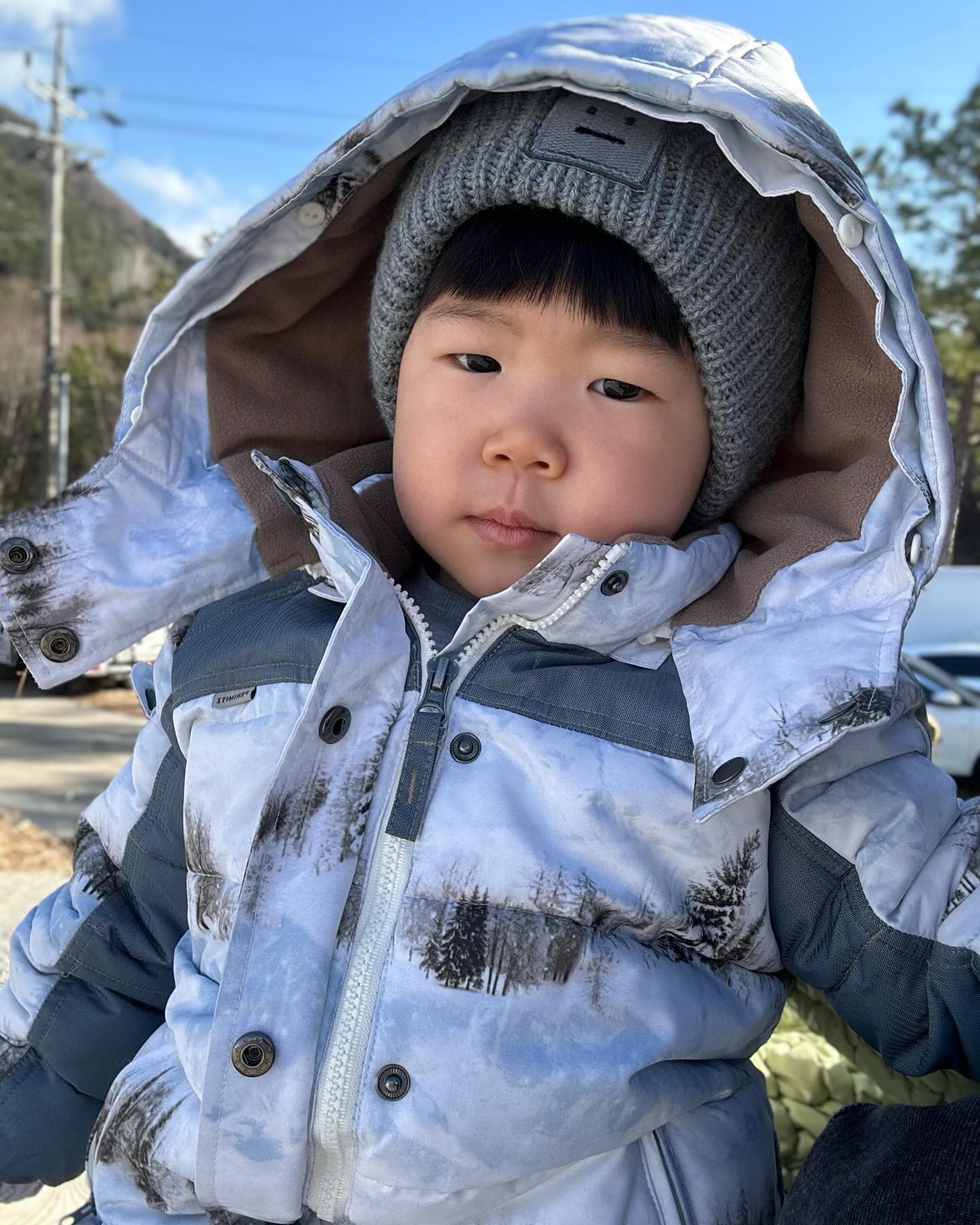 눈썰매타러간거였는데,,,
눈썰매보다 다른걸 더 많이하고 옴😝😂
#언양자수정눈썰매장 #37개월아기 #눈썰매 #쥐띠아기 #2020년생 
그리고
드디어 우리집 양반 선장진급💕🫶💕🫶
#수고했다 #김장수 #항해사 #항해사가족  #선장님 #진급 #3년타고내린다는데 #안되계속타야지