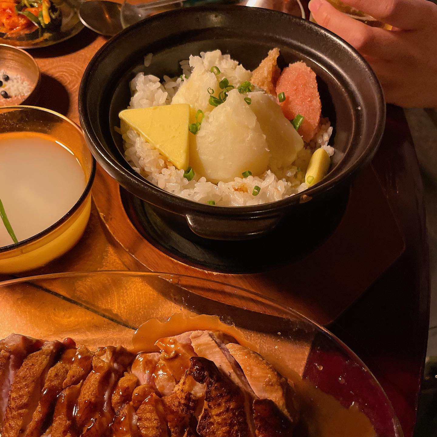 거의 1년만에 만난 영상팀💚
앞으로도 행복하자구 우리!
맛진 장소에서 만나니 다 좋아여👏🏻
#성수맛집 #뚝도농원 #리파인