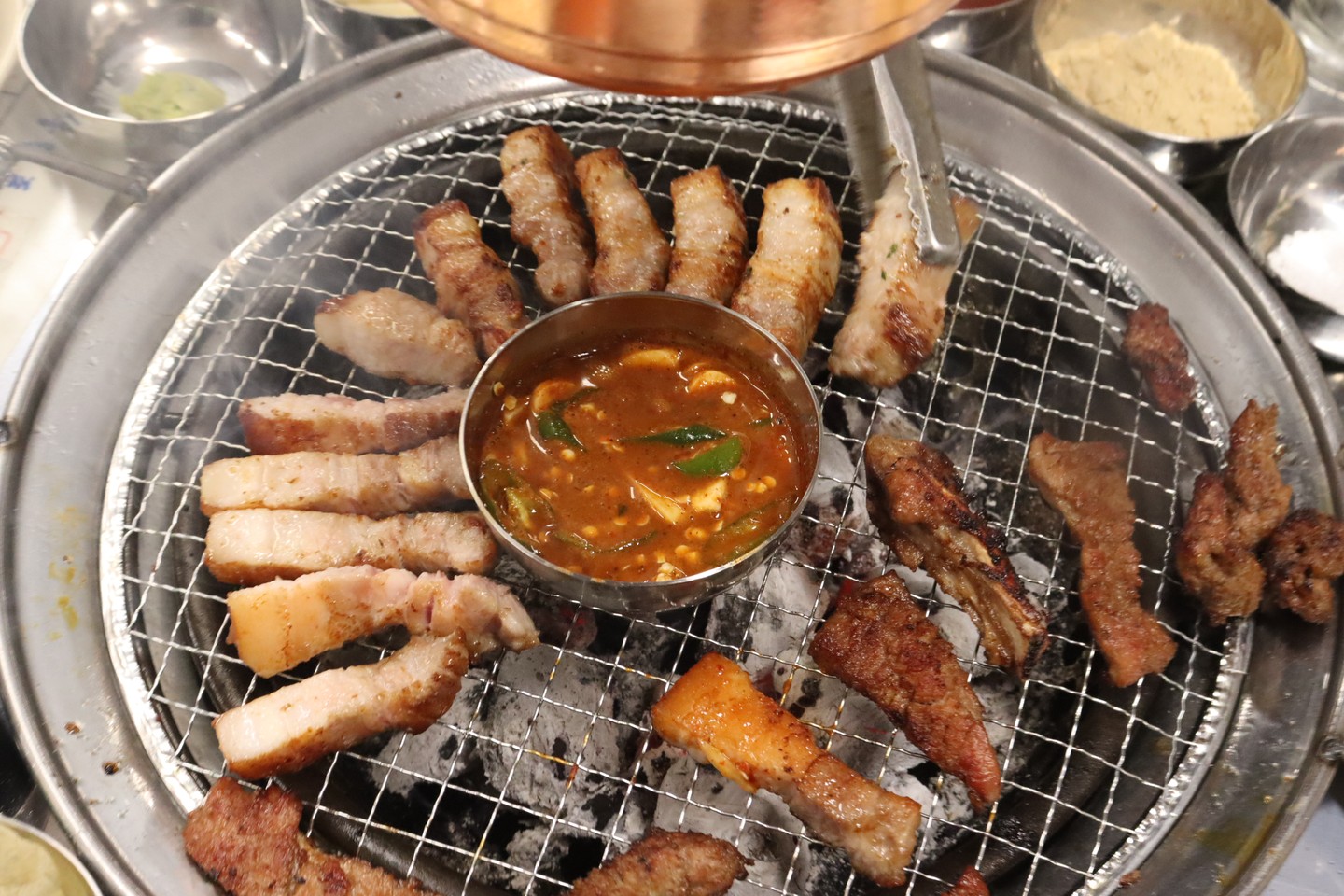 맛좋은 고기들이 한가득 뱃속과 입안을 즐겁게 해주는 삼일집 상무점입니다😋

먹으면 먹을수록 뛰어난 맛에 술 생각이 저절로 나게 만들어주는 이곳 삼일집 상무점으로 오세요!!

#전대후문갈비맛집 #전대후문맛집 #전대후문술집추천 #전대껍데기맛집 #전대후문껍데기추천 #삼일집 #광주숯불갈비 #용봉동갈비 #용봉동맛집추천 #전대술집 #전대후문닭발맛집 #전대후문갈비맛집 #전대맛집추천 #전대후문닭발 #광주북구맛집 #데일리그램 #광주숯불구이 #전대후문갈비 #전대갈비맛집#인생맛집 #고기맛집