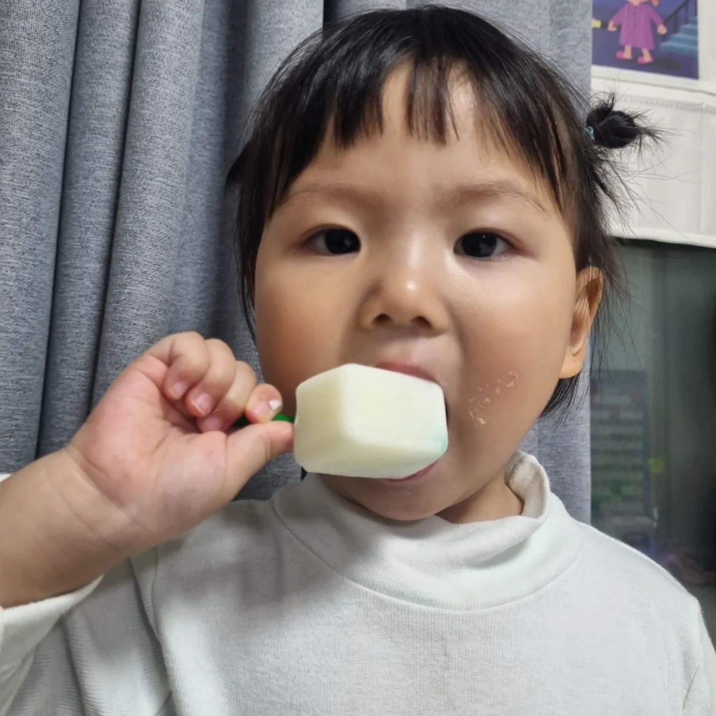 👼D+1077일
⠀⠀
맛있쥬 이당아슈크🍦

⠀

⠀⠀

⠀⠀⠀⠀⠀⠀
#생후1077일 #1077일아기 #35개월아기 #35m12d #쥐띠아기 #쥐띠맘
