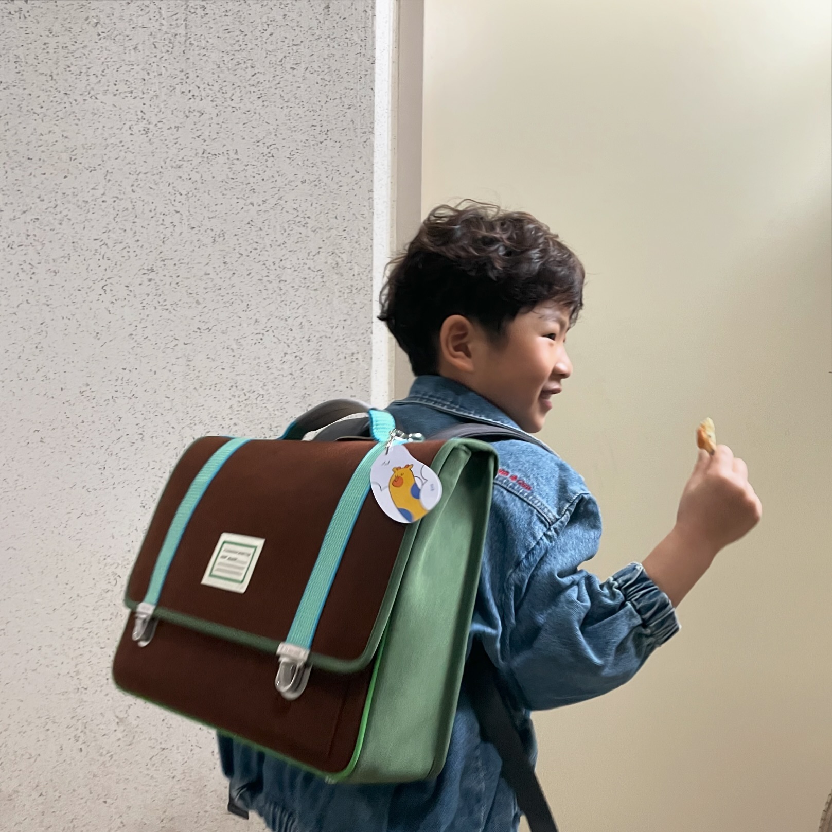 학교 못따라오게해서 
등교샷대신 요샌 엘베샷😁