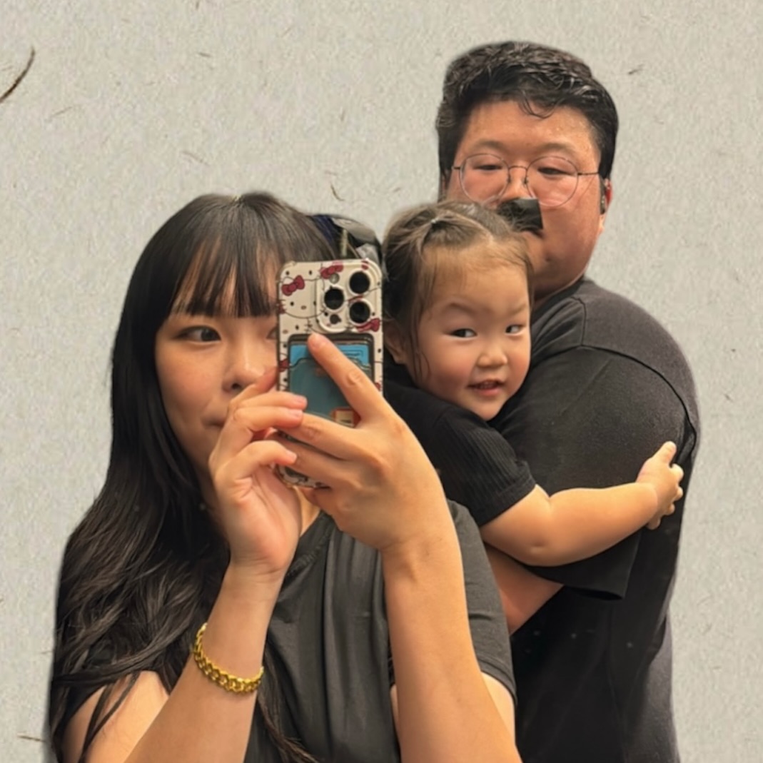 우리 꿀꿀이가족 🤍 

이번주도 알차게 보냈댜➿
여름휴가는 어디로 갈까요? 
아빠 어디로 갈꺼예요?? 

#28개월  #28개월아기 #28개월딸 #28개월아기일상 
#육아 #육아소통 #육아스타그램 #육아맘소통 #육아맘일상 
#육아기록 #육아중 #육아일상 #육아정보 #육아정보 
#소통 #소통해요 #소통스타그램 #소통좋아요  #소통해요
#호랑이띠맘 #호랑이띠 #호랑이띠아기 #호랑이띠맘소통