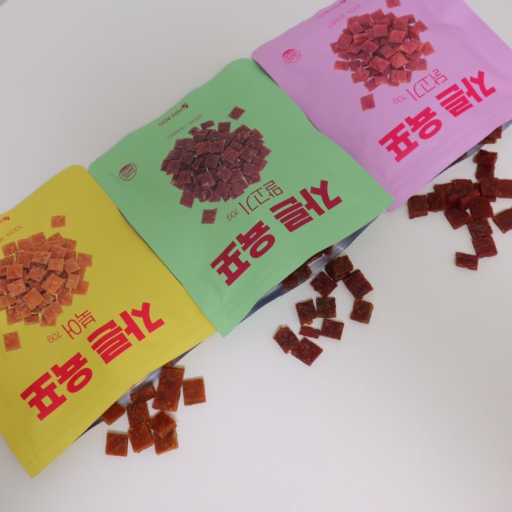 한 입에 먹을 수 있는 작은 사이즈의 강아지 간식 : 페페로니 자른육포 북어 닭고기 말고기
