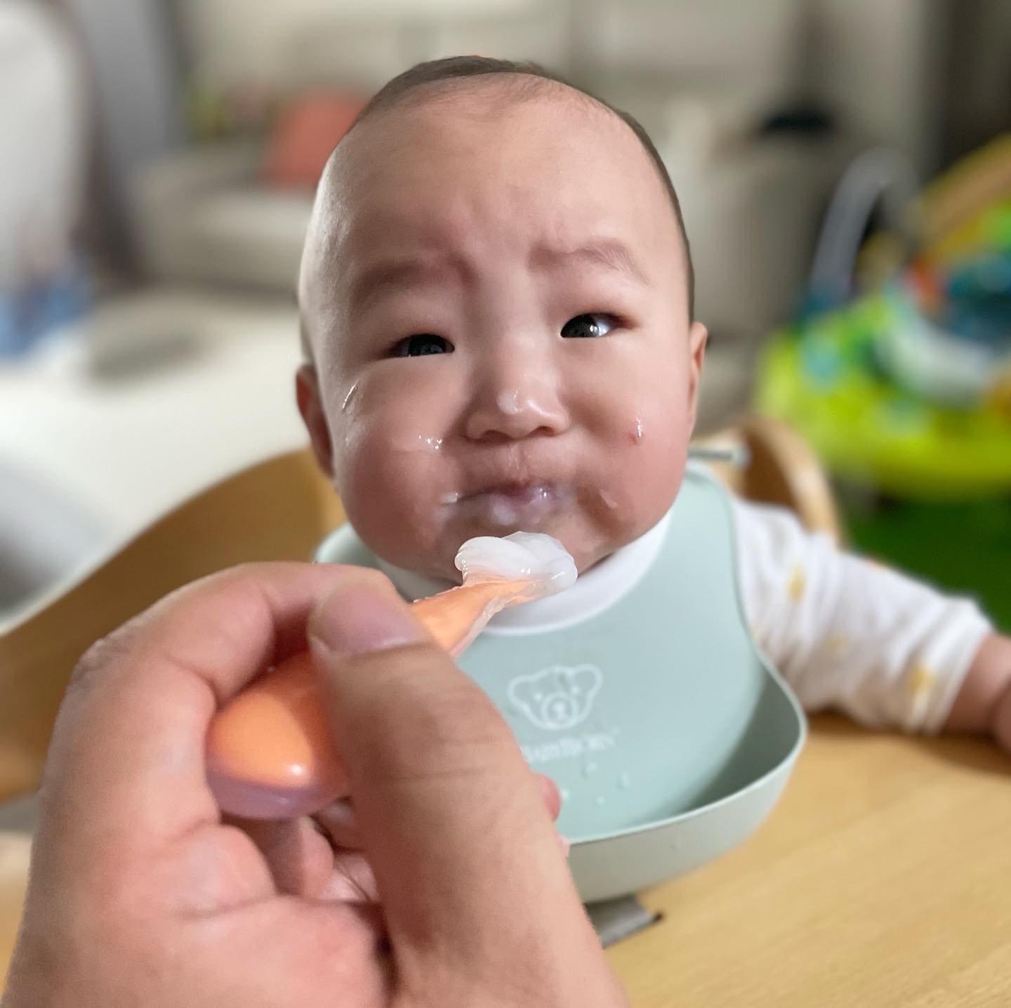 아빠가 먹여주는 이유식, 좋아🧐🥰

#6개월아기 #6개월아기장난감 #6개월아기발달 #6개월아기장난감 #6개월아기놀이