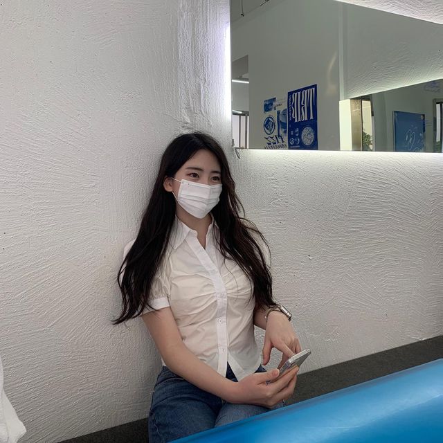 예빈 on Instagram: "나 수제버거 별로 안좋아하는데 여기는 인정하는 맛집 🍔💙 • • • 곧 제주 피드로 찾아올게요 🍊🌱🫧"
