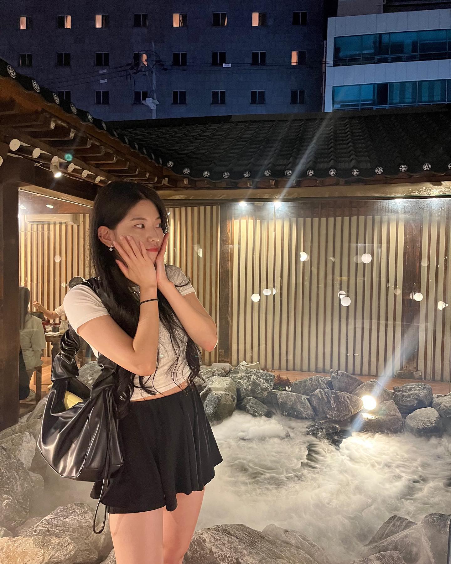 핫걸~😎

동생 졸업식끝나고 간 익선동에서 신나게 먹고놀고
🫠배터리방전….
익선동 핫하더라….❤️‍🔥