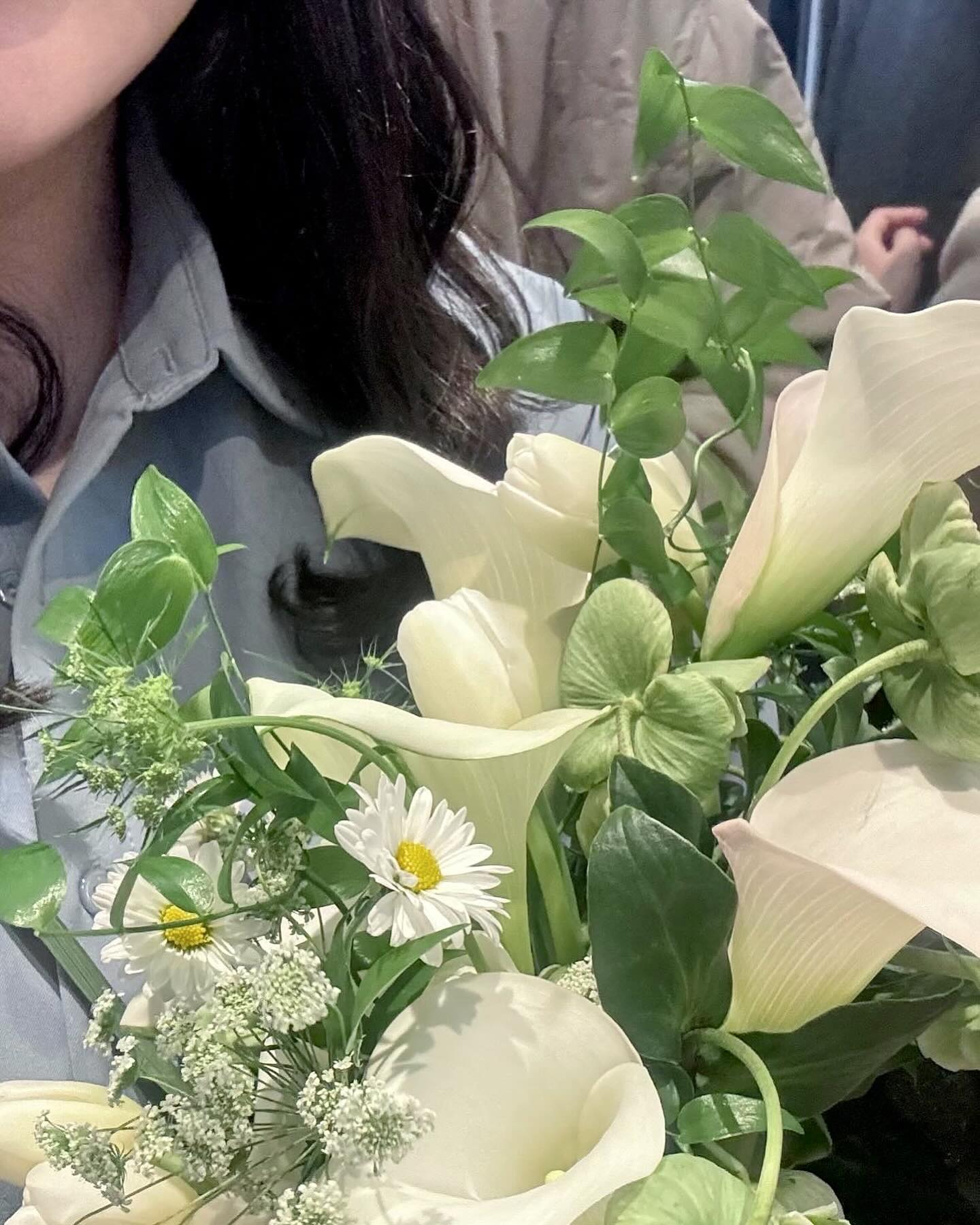 축가도 부르고 부케도 받은 날 .•♥
예쁘게 잘 말려서 돌려줄겡 (⸝⸝⸝ᵒ̴̶̷̥́ ᵕ ก̀⸝⸝⸝)
⠀
#일상기록 #부케 #부케순이