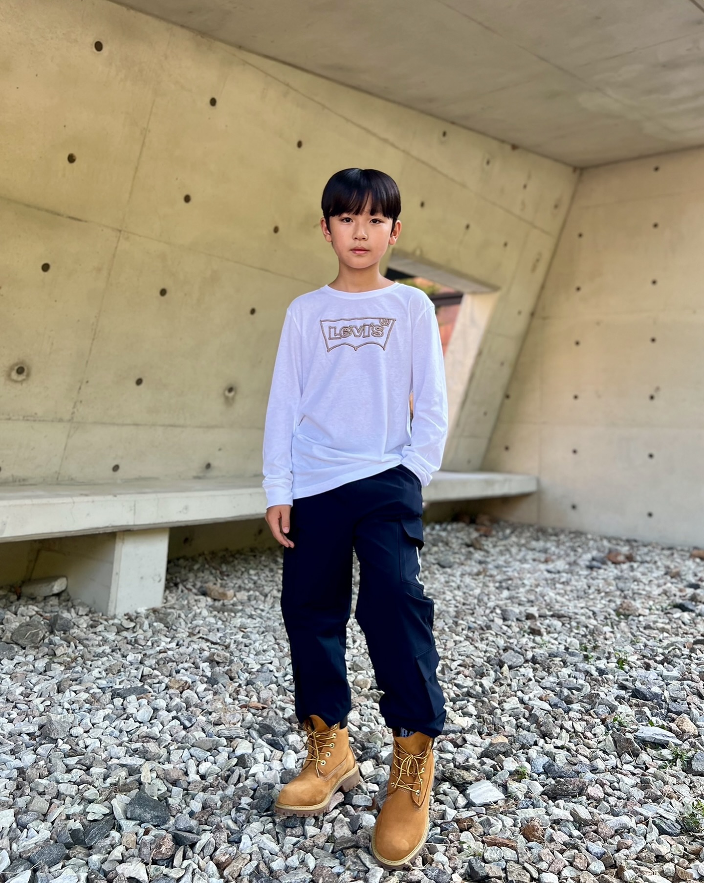 #제품협찬 leviskids 

.
.
.
- 다가오는 가을! 리바이스키즈와 함께한 신학기 등교룩😎

-리바이스키즈 클럽 12기 준서의 첫착장을 소개합니다
-오버사이즈 핏의 리버서블 간절기 보머자켓과  베이직한 디자인으로 다양한 룩에 매치하기 쉬운 로프배트윙긴팔티 
-메쉬 안감의 더블 카고 포켓으로 수납력을 높임과 동시에 디자인 포인트를 준 조거팬츠 

-실용적이고 편안한 정통 아메리칸 데님 캐주얼 웨어 브랜드 리바이스 키즈로
-편안하면서 스타일리쉬한 리바이스키즈로 준서의  등교룩 완성!

📌준서 148cm 38kg 160사이즈
📌리버서블오버사이즈보머자켓
📌로프배트윙긴팔티
📌더블카고포켓폴리우븐조거

.
leviskids 

.

 #leviskids #리바이스키즈 #리바이스키즈클럽12기 
 #신학기룩 #등교룩 #초등학생가을코디 #키즈가을신상 #간절기코디 #간절기패션 #가을스타일링 #키즈코디
#키즈데일리룩 #키즈스타일 #키즈패션 #주니어데일리룩
제품 #키즈바람막이 #윈드코트 #키즈보머자켓  #간절기아우터
#키즈리버서블자켓 #키즈점퍼 #키즈아우터 #키즈팬츠