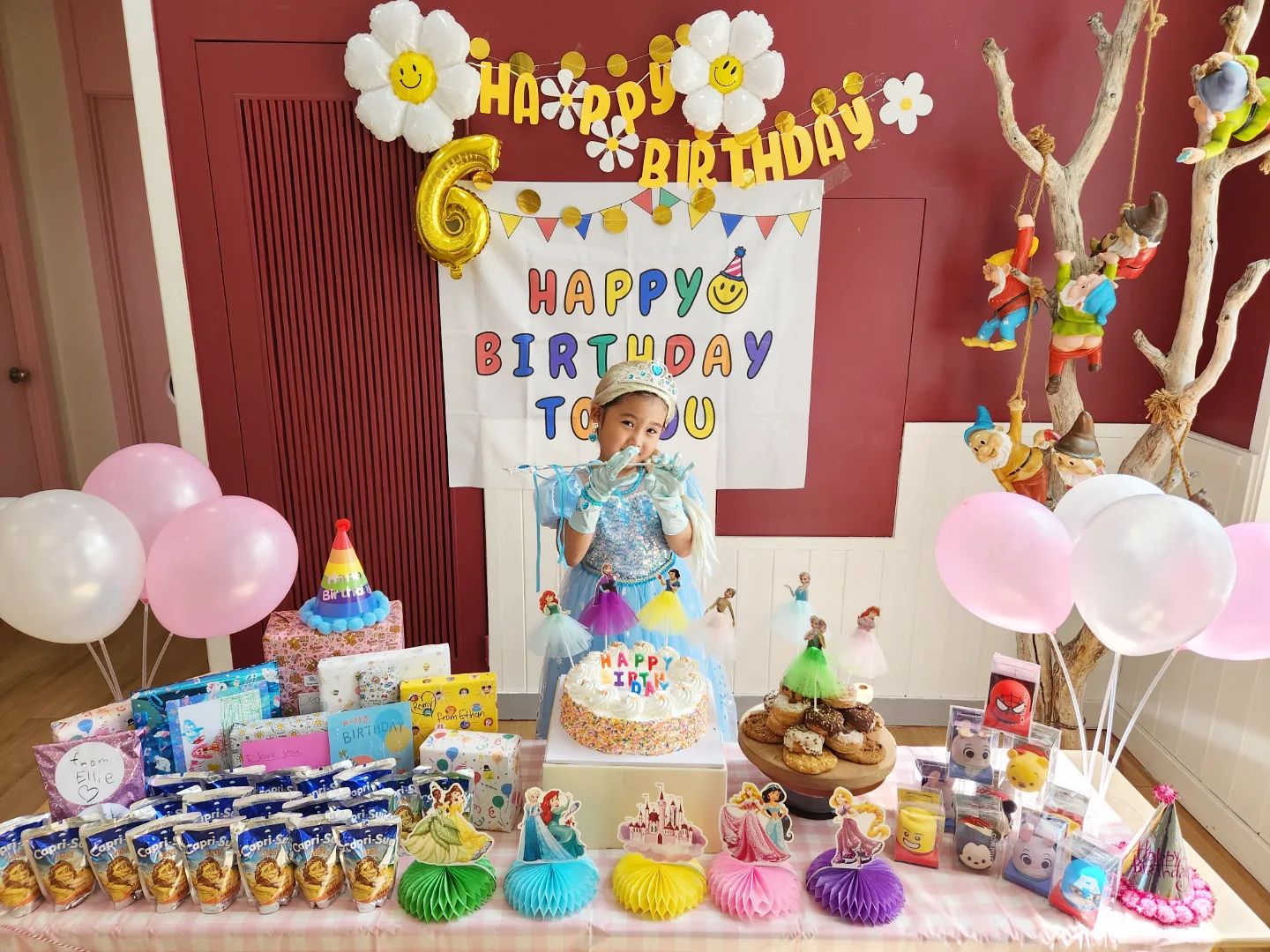 #영유생파 #엘사 #공주님 에 꽂혀
#엘사코스프레 하고 즐거운 #생파 🎂 다행히 
우리 #공주 가 매우 만족해 하심❤️ 선생님들도
학부모님들도 모두 감사 드립니다 😊 덕분에 
즐거운 #생일파티 했네요 🥳 선물도 너무나도 
맘에 들어함! 9월내내 공주생파 예약됨 ㅋㅋㅋ