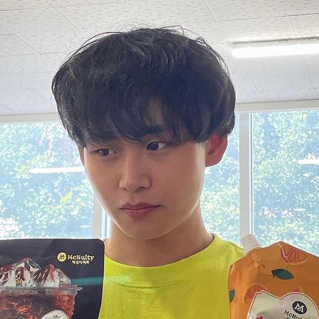 서비 on Instagram: "#광고 일에 지치고 더위에 지치고 커피와 음료를 달고사는 제가 한국맥널티에서 맛에 예민한 맥널티커피 직원들이 직접 평가하여 만들어진 1L커피와 음료를 마셔봤습니다