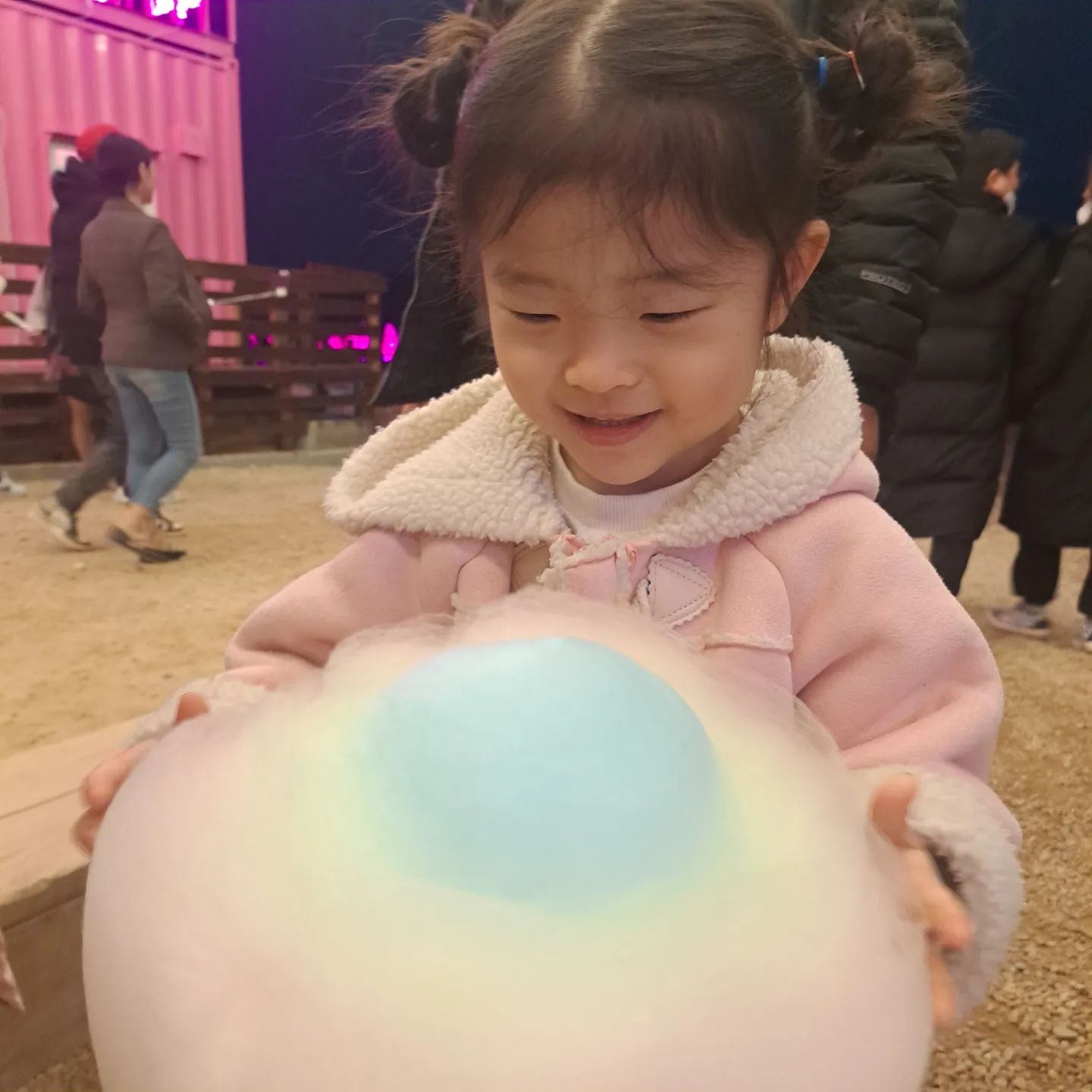 온 몸이 천근만근 
아무것도 하기 싫은데
막내 미소 보고 힘내서 
나들이 한 날♡

#찐비타민 
#너없음어쩔뻔 
#셋째딸💕