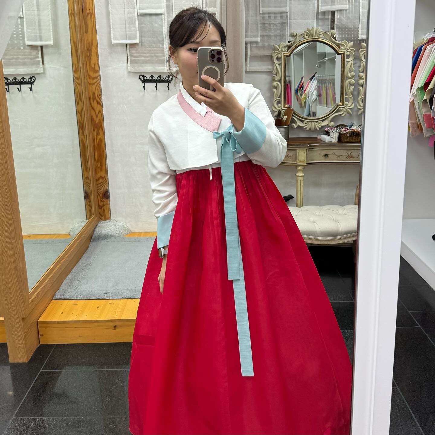 2024년 요즘

인생 첫 스냅사진도 찍어보고(당첨⭕️,결혼❌)
맛있는거 먹으며 인생 즐기는중
빨리 봄이오면 좋겠다🌸🌷🌹
