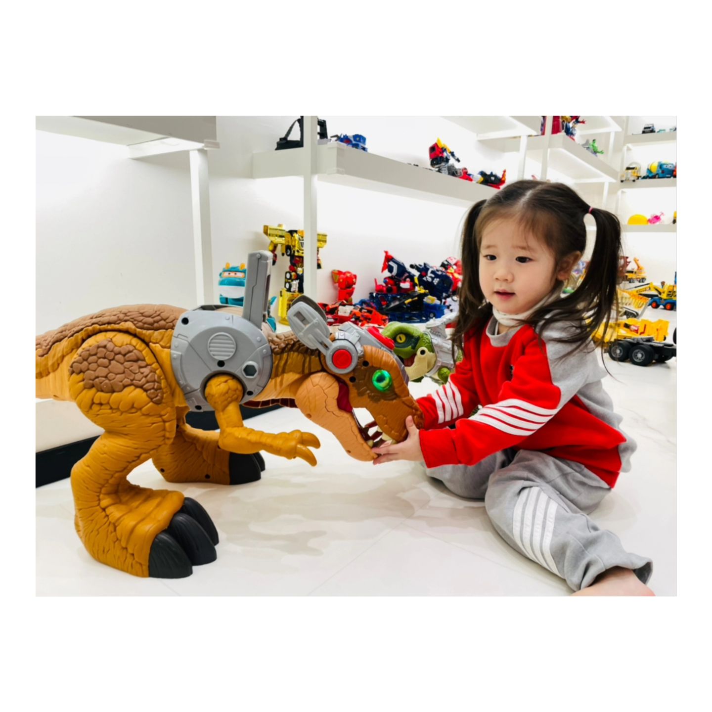 우리집 3호♥︎

#지우일상
⠀⁣
♡+⁣1092
⠀⁣

지난주 어린이집에서 다녀온 키즈카페 사진♥︎

누구보다 즐겁고
누구보다 신나게 놀다 왔다는 지우♥︎

내일은 공원 나들이~
조심히 잘 다녀와 ♥︎⠀⁣
⠀⁣
⠀⁣
⠀⁣
•͈ᴗ•͈⁣
⠀⁣

#4살딸
#지우스타그램

#어린이집활동사진
#어린이집체험학습
#키즈카페견학

#신나게즐겁게재미있게
#내일도재밌게놀다오렴

♥︎