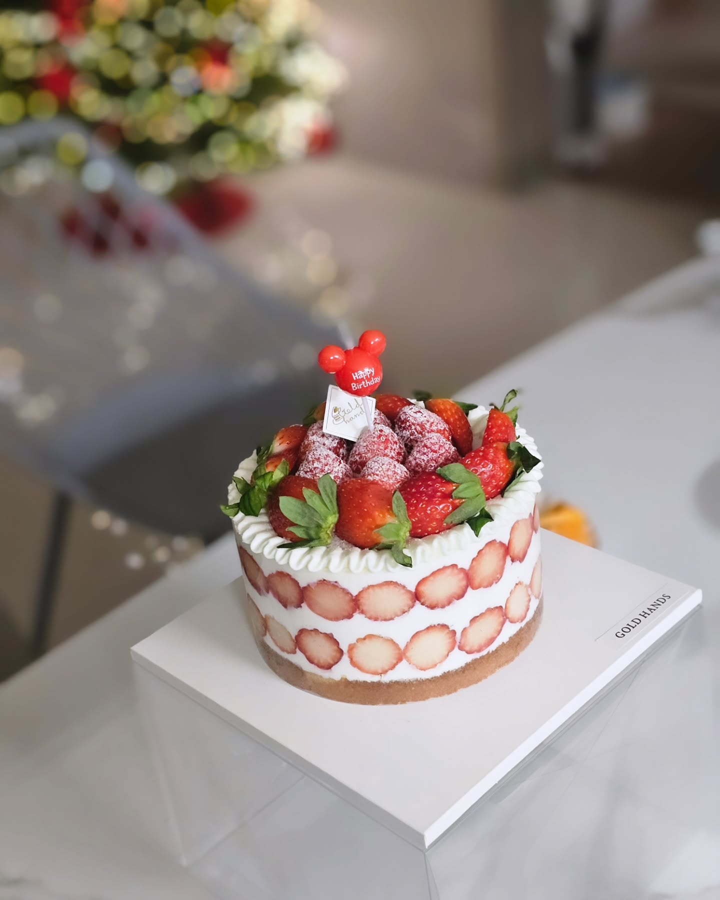 사랑하는 동생님 생일 🎂 
주말에 1번, 당일에 1번 더!!! 
함께 할 수 있어 넘 행복했던 시간 🤍

#생일축하합니다 #네가있어고마워 #마이홈 #해피생일 #happybirthday #행복한시간 #골드핸즈 #딸기케이크🍓