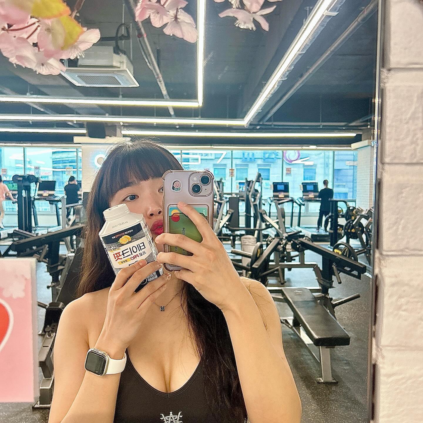 #협찬 

운동 전부터 챙겨마시는 필수템, 테이크핏 프로🔥
운동 효과 🔫 극대화 가능
일단 다른 것처럼 텁텁하지 않고 비린맛❌ 특유의 향❌
이온음료처럼 마실 수 있어서 최고다,,👍🏼 
역대급 맛있다.
게다가 콜라겐 단백질 25g 함유!
복숭아맛, 레몬맛 둘다 맛있어,,ㅎ

리얼, 정착함 테이크핏프로💝

#협찬 #부스터단백질 #단백질음료 #단백질음료추천 #단백질보충제 #편의점단백질 #편의점단백질추천 #스포츠음료 #프로틴음료 #콜라겐단백질 #헬린이부스터 #운동필수템 #운동전단백질 #프로틴스포츠음료