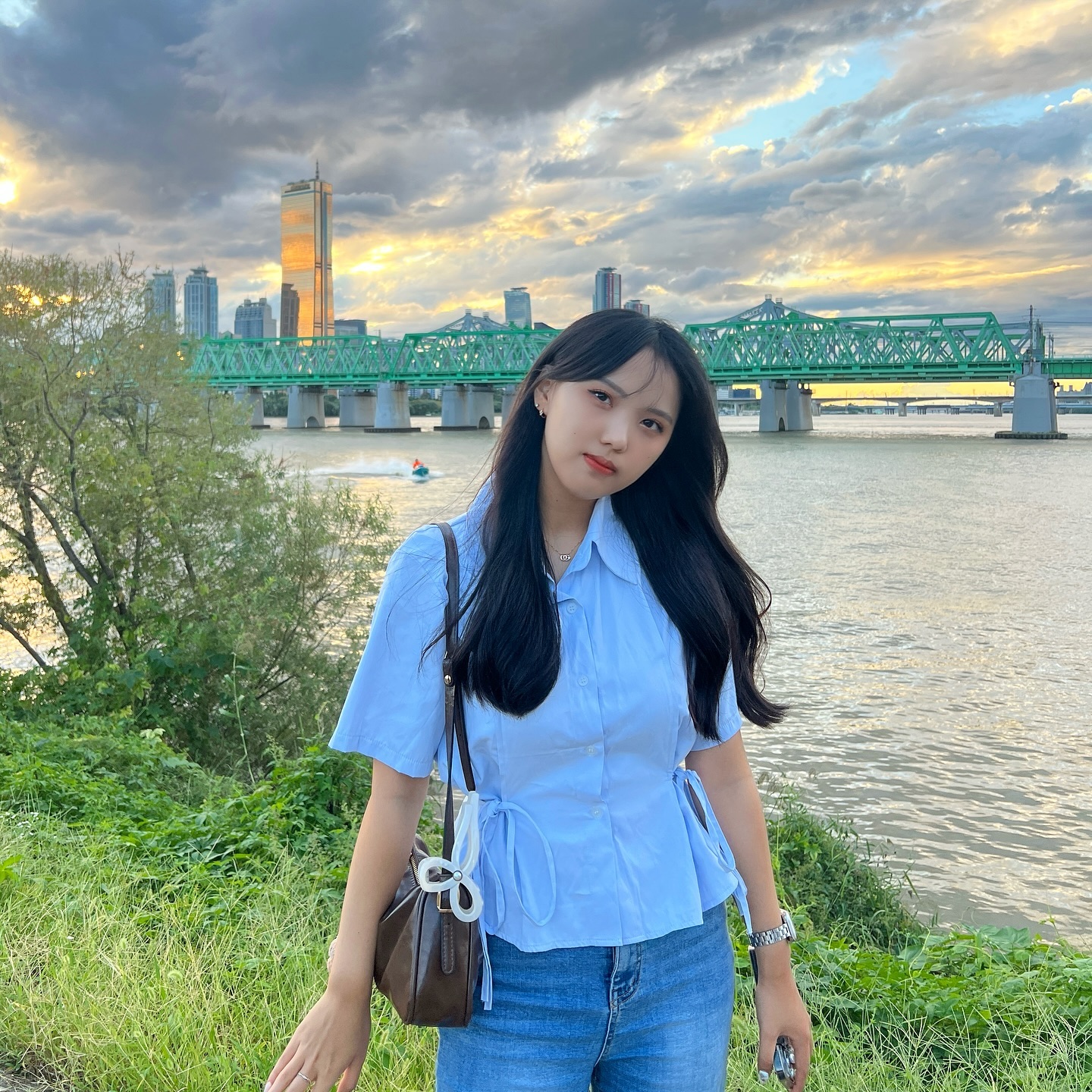 바람 살랑 기분 째진다이 〰️✌️🍃💙
