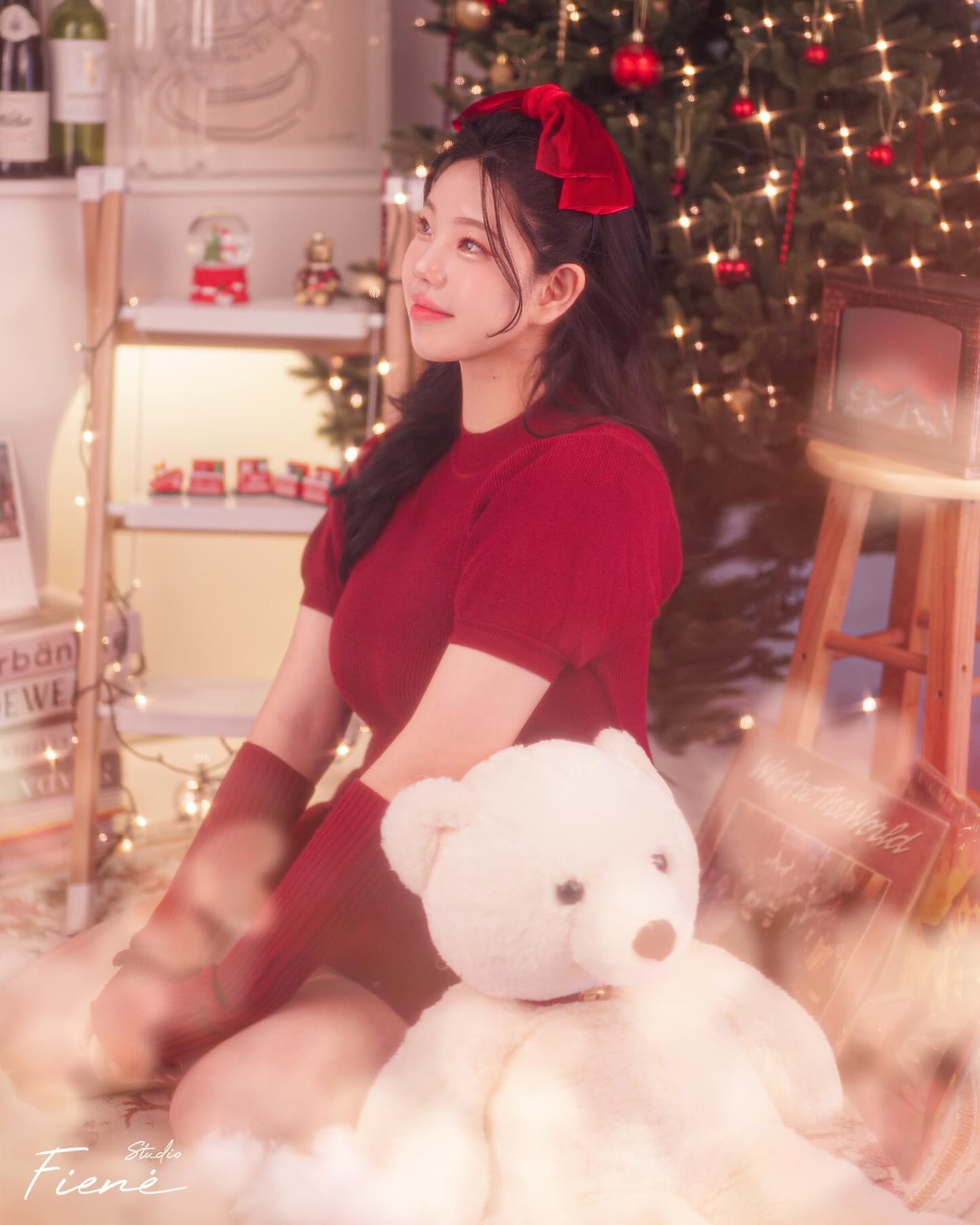 미리메리크리스마스🎄찰떡헤메와 분위기끝판왕스튜디오의 환상콜라보🩷
-
make up makeup4u.co.kr 
studio studio_fiene_official 
-
-
-
#크리스마스 #크리스마스프로필 #연말프로필 #홀리데이메이크업 #크리스마스스냅