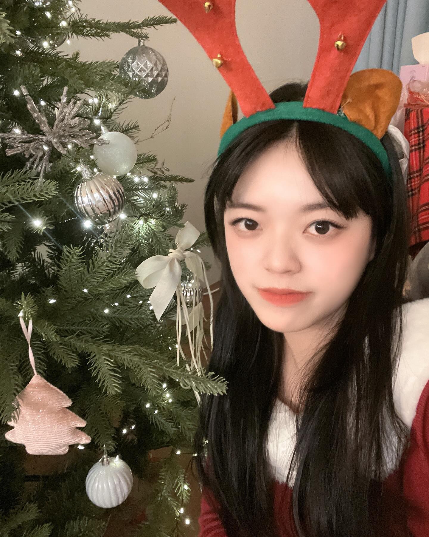 Joyeux Noël !♥️

#snap #snapshot #인물스냅 #스냅촬영 #협찬 #개인화보 #일반인모델 #ulzzanggirl #서울파티룸 #일상 #일반인화보 #페이모델 #더엘132 #파티룸 #파티룩 #fyp #lfl #화보촬영 #오늘뭐입지 #party #셀피 #スナップ撮影 #撮影モデル #フォロー返しま #크리스마스홈파티 #オルチャン #christmas #크리스마스 #파티룩 #연말룩 #크리스마스파티