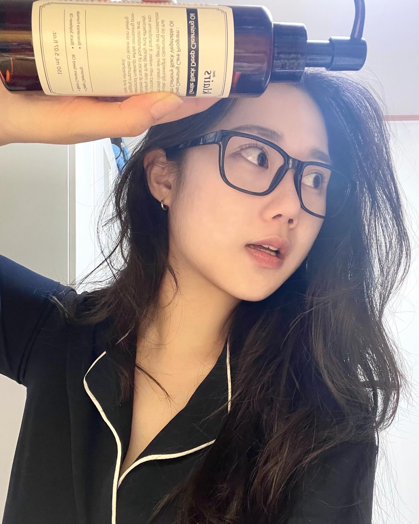 #제품제공 #협찬 dear_klairs 
[젠틀 블랙 딥 클렌징 오일]
요 제품은 비건 소사이어티 인증을 받아 민감성 피부를 가지신 분에게도 좋구, 블랙헤드 고민이신 분, 노폐물 제거 원하시는 분! 모두가 주목할만한 제품입니댜 ~

#클레어스 #젠틀블랙딥클렌징오일 #클렌징 #클렌징오일 #블랙헤드 #클렌징추천 #블랙헤드제거 #블랙헤드관리 #클레어스 #저자극클렌징 #딥클렌징 #올리브영추천템 #loveklairs