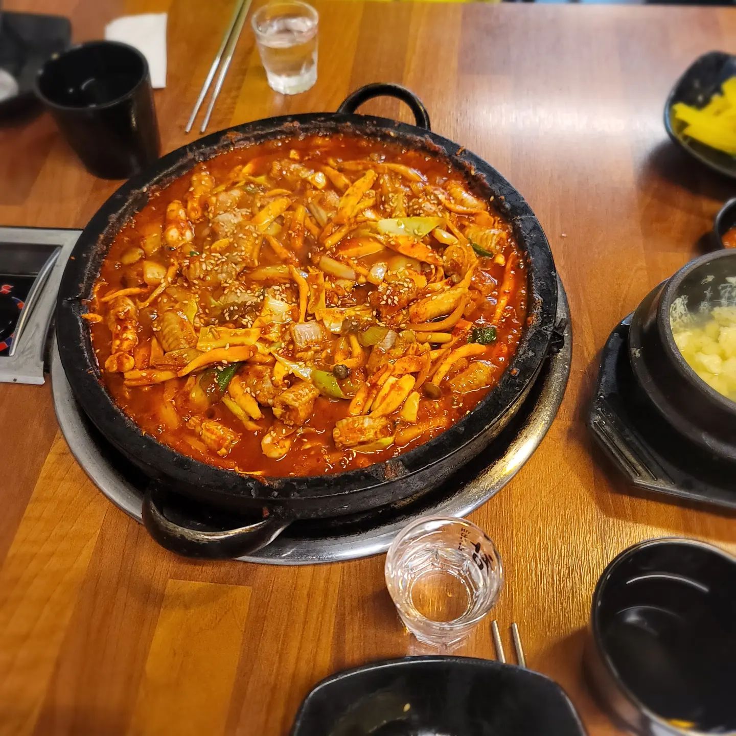 1차 교동 대호불고기

2차 #대구레옹 갔다가 빠꾸당하고

 대구 대명동 맛집

#바다속친구들 다~~ 먹어버려~~

매콤 꼼장어 맛집인데 진짜 볶음밥 까지 다 맛있당~~♡♡

3차 #대구마틸다

4차 #대구코난

새벽까지 오랜만에 불태웠당~~!!

#대구 #교동 #대명동 #경대병원역