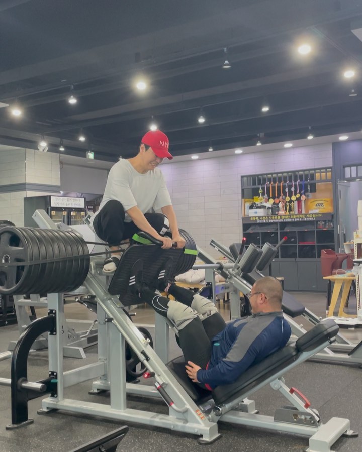 ‼️3+1개월 이벤트 시작‼️
최저가 21만원(당연히 VAT포함)
삼일절이 생일이라서 31명 선착순 모집후 마감❗️

서두르세요😀
.
#하체 #레그데이 #레그프레스 #브이스쿼트 #수원와이짐 #수원 #수원헬스 #수원피티 #수원pt #금곡동 #금곡동헬스 #금곡동피티 #호매실동 #호매실헬스 #호메실피티 #호매실pt #몸스타그램 #헬스타그램 #다이어트 #다이어트그램 #운동스타그램 #운동하는남자 #운동하는여자 #일상 #소통 #맞팔