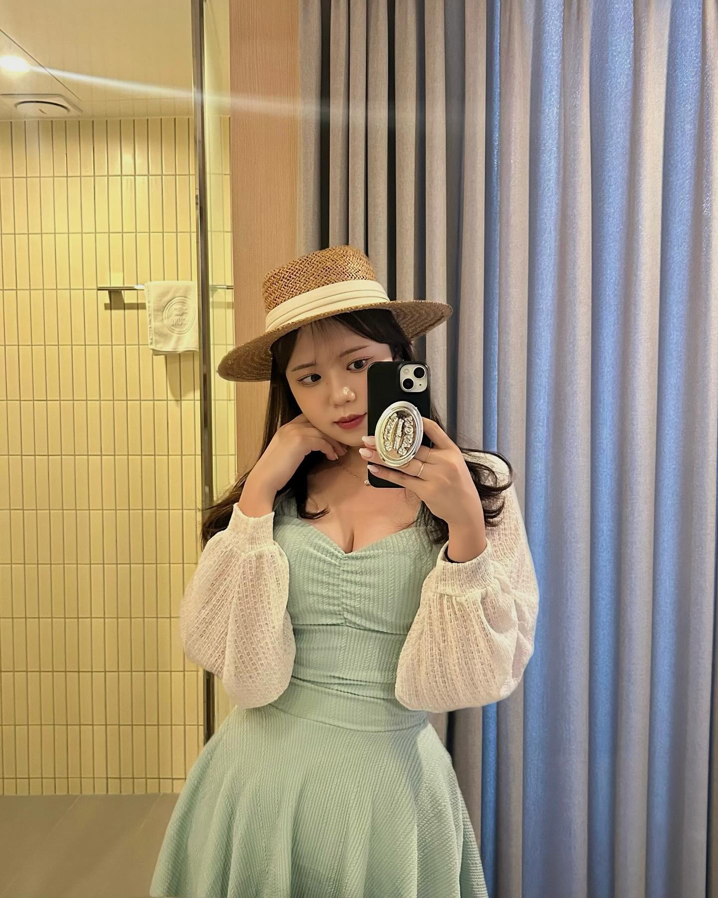 기승전물이었던 이번 휴가🩵🐬

⠀
#셀스타그램 #셀카 #selca #selfie #daily #dailylook #ootd #fashion #dailyfashion #부산 #여행 #수영