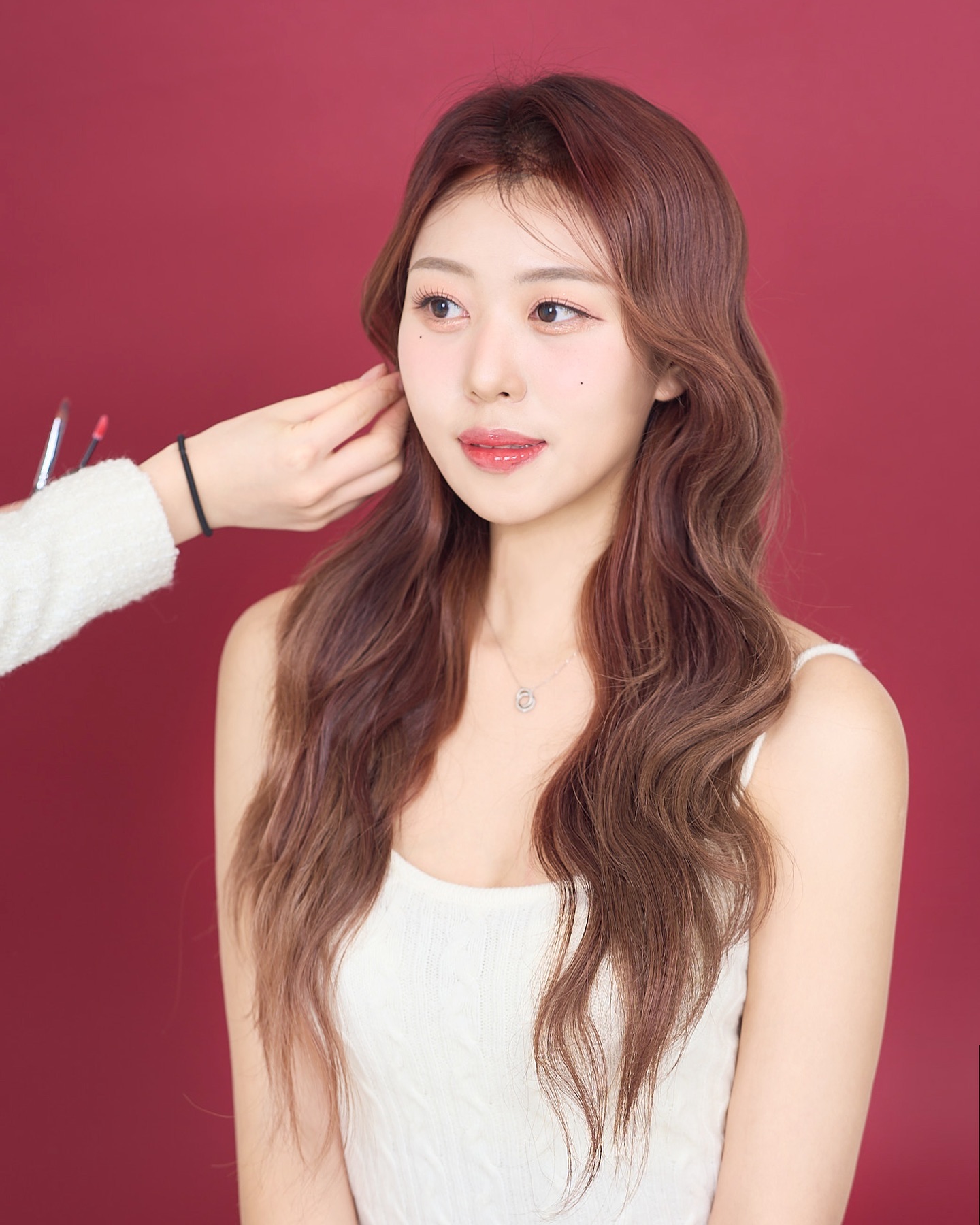 여러분 새해 복 많이많이 받으세요🫶🏻 항상 감사합니다🤍🤍

-

새해부터 정신없는사람 나야나❤️‍🔥❤️‍🔥 올해는 더 다양하게 배우고 성장해야겠어요‼️ 여러분들도 파이팅이에용🔥🔥

🦋 hair mscr_makeup_rw 
🦋 makeup mscr_makeup_minseo mscr_dk 
🦋 photo by studio_jisoondam 

#강남메이크업 #강남헤어메이크업 #강남프로필사진 #강남프로필스튜디오 #언주역메이크업 #컨셉촬영 #겨울화보 #화보촬영 #개인화보촬영 #프로필사진 #프로필스튜디오 #모델촬영 #미색찬란부띠끄