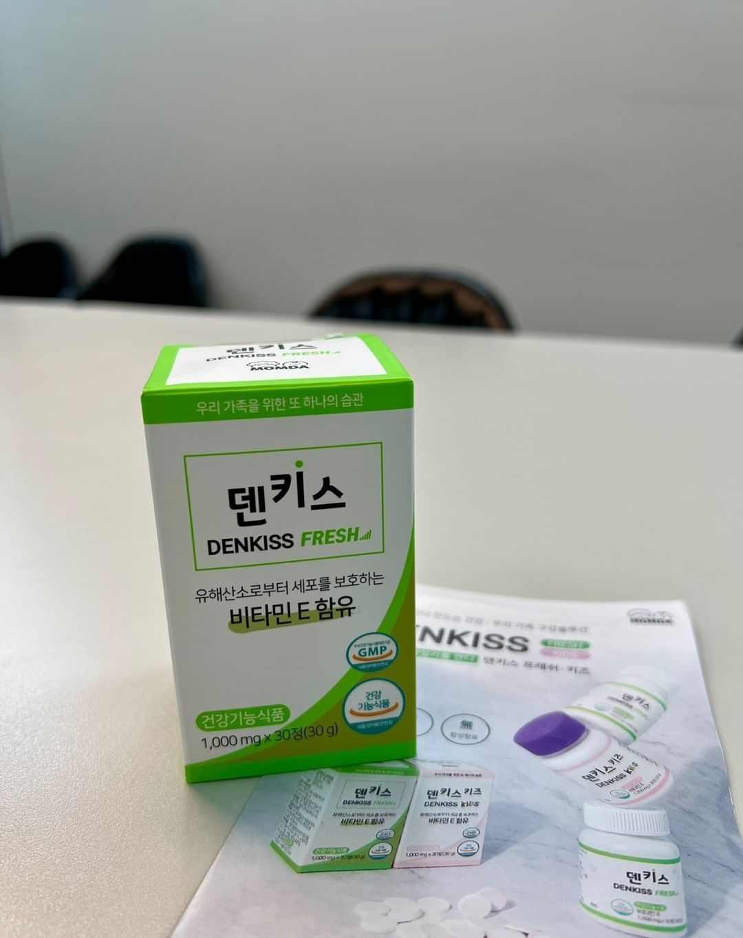 윤배 on Instagram: “제가 평소 잇몸 건강이 좋지 않은 편이라서 관리에 대한 고민을 항상하고 있었는데 이번에 우연치 않은 기회로 협찬을 받아 잇몸 관리도 하는겸 광고도 하게 되었네요. 제