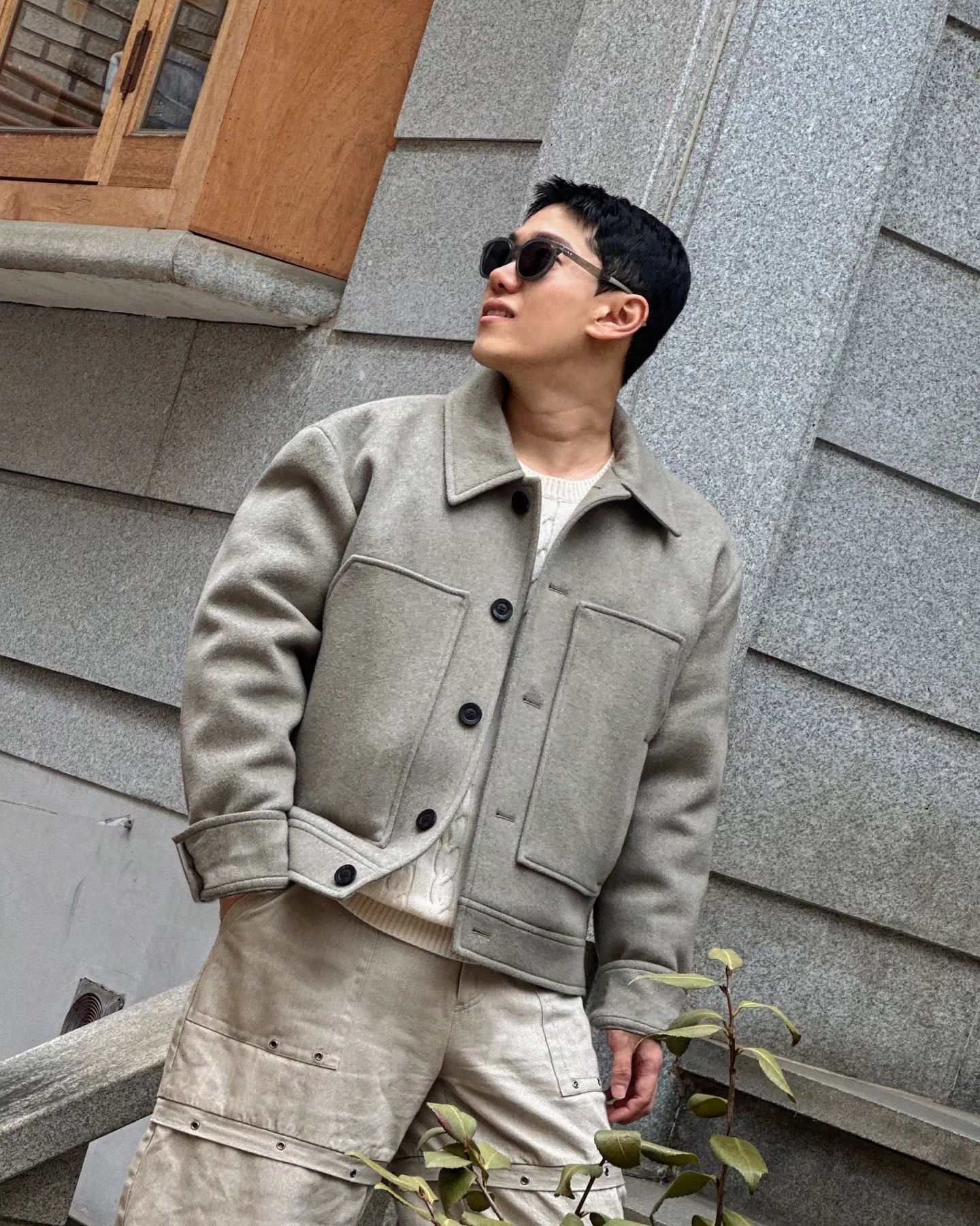 #협찬 하루만에 날씨 여름으로 스킵됨; 🥵
.
✅️ 식물 유래 소재로 알레르기 걱정 없는 친환경 선글라스는
clrotte 
#클로떼 #남자선글라스 😎💚
.
환경 호르몬이 나오지 않는
바이오 함유량 45% 이상의
알러지 프리 소재인 G850 소재로 제작
.
어떠한 TPO에도 자연스럽게 매치가 가능한
베이직 라운드 타입의 선글라스로
UV 400 자외선 차단 99.9%의 소재로
곧 찾아올 여름 휴양지 바캉스용으로도 👍👍 
.
✅️ 24SS 신제품인 BREEZY 컬렉션 런칭
이두나에서 진주역을 맡은 배우 하영과 촬영 진행!
많은 관심 부탁드립니다 🙏 
.
.
.
#클로떼 #CLROTTE #무신사선글라스 #이두나진주선글라스 #진주선글라스 #하영픽선글라스 #하영선글라스 #라운드선글라스 #알로나선글라스 #알로나 #선글라스추천 #무신사클로떼 #연예인선글라스 #무신사 #선글라스 #BREEZY컬렉션