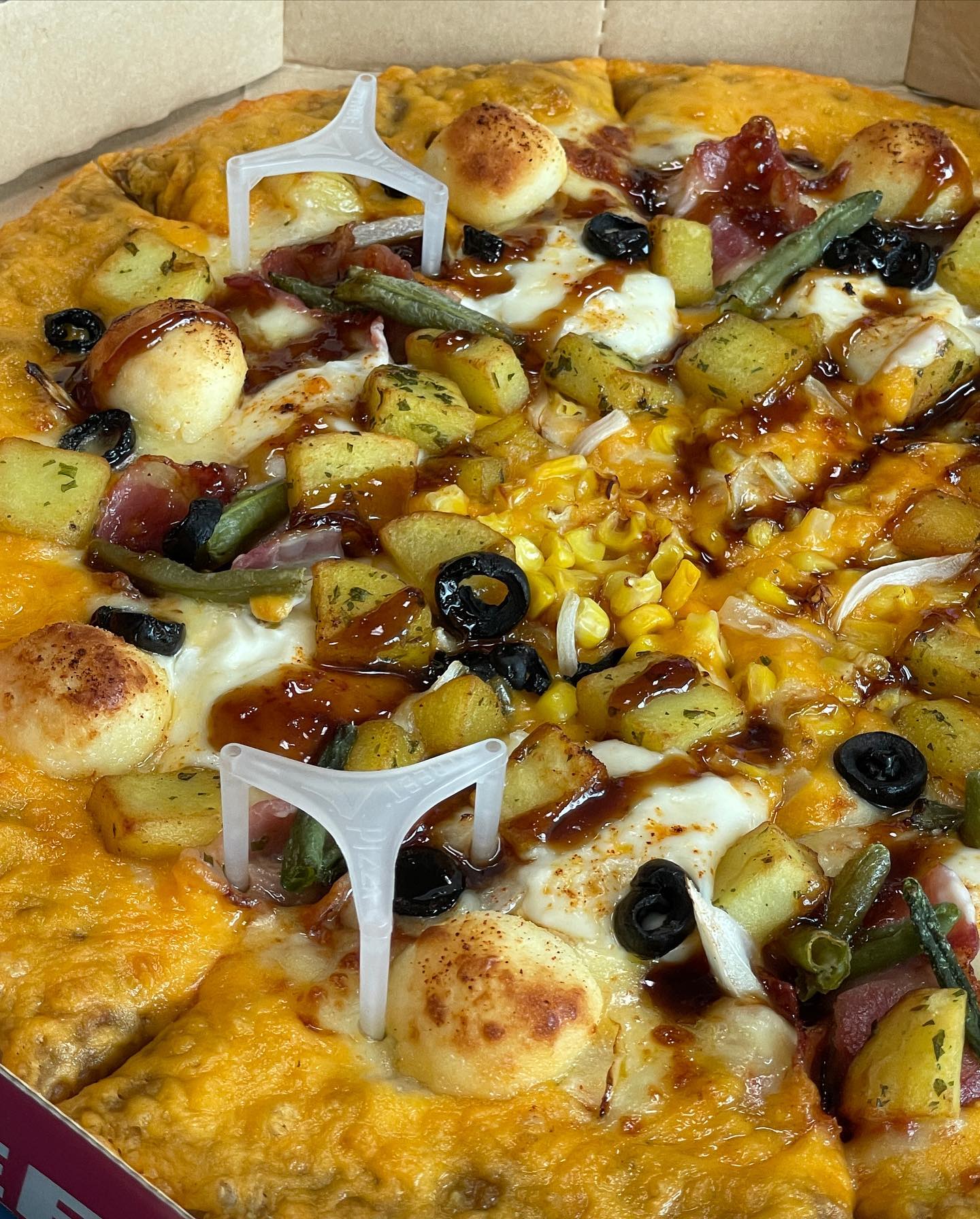 7번가피자 신상이라는 크림치즈볼피자🍕🍕보통 신상 도전은 안하는데 크림치즈볼과 단짠단짠 고구마치즈도우, 소스까지 정말 잘 어우러지는 환상 궁합이였어요👍🏻 테이크아웃이 더 저렴하니 매장 픽업으로 꼭 드셔보세요
.
.
.
.

#먹스타그램 #맛스타 #먹스타 #푸드그램 #푸드스타그램 #먹팔 #맞팔 #맛집추천 #맛집탐방 #노은동피자 #반석동피자 #충남대맛집 #한밭대피자 #궁동피자 #신성동배달맛집 #7번가피자 #7번가피자메뉴추천 #크림치즈볼피자 #foodphotography #food #foodporn #foodstagram #foodie #foodlover #fff #food #follow #dailyfood #dailyfoodpic #foodfeed #fdhap