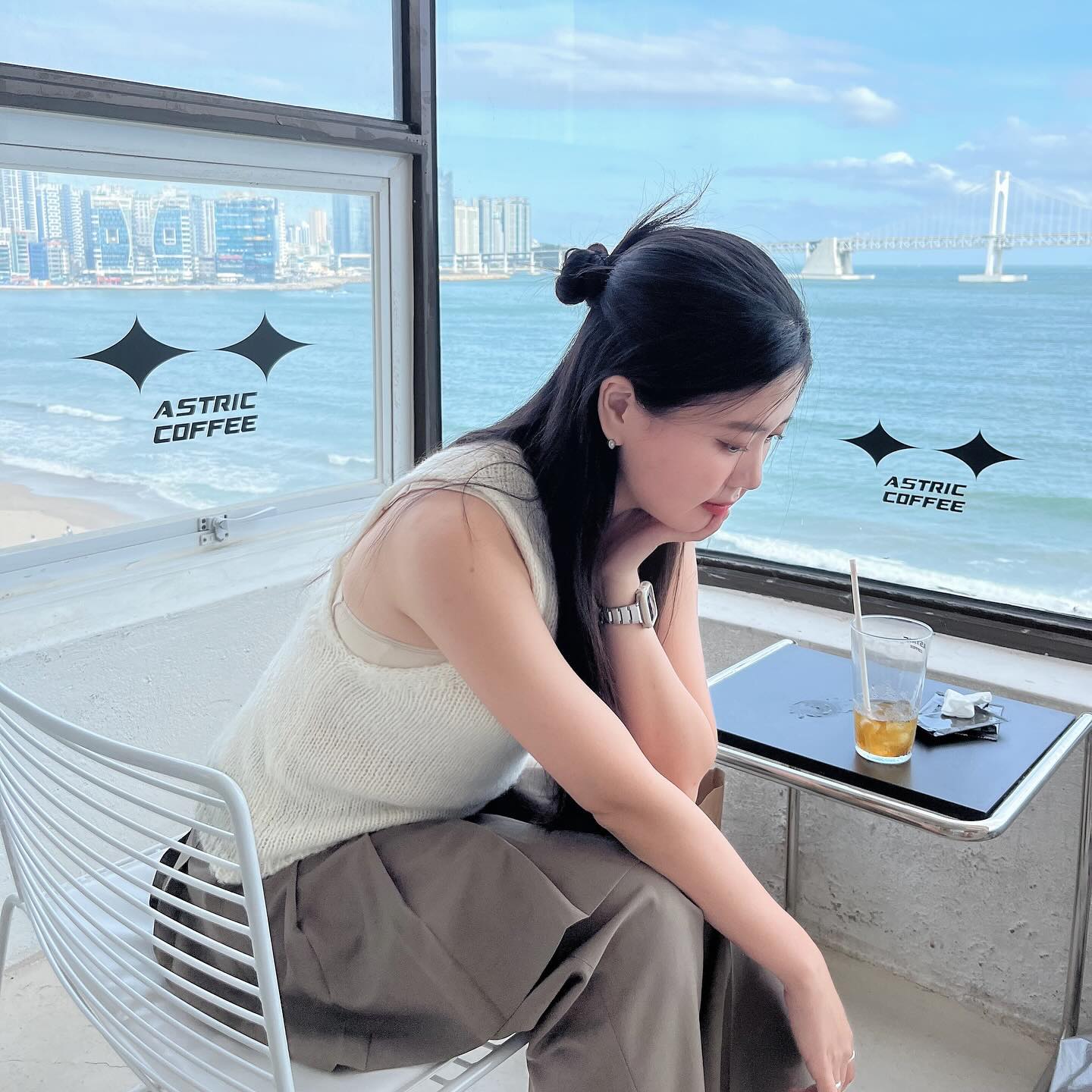 내 완벽한 #뒷북🌌 #부산 어떤데 ~ 🌊🧜🏻‍♀️💙💙
#광안리 #여름광안리 #광안리여름 #여름돌아와 #우정여행 #부산맛집 #부산카페 #오션뷰카페 #치히로식당 #부산맛집추천