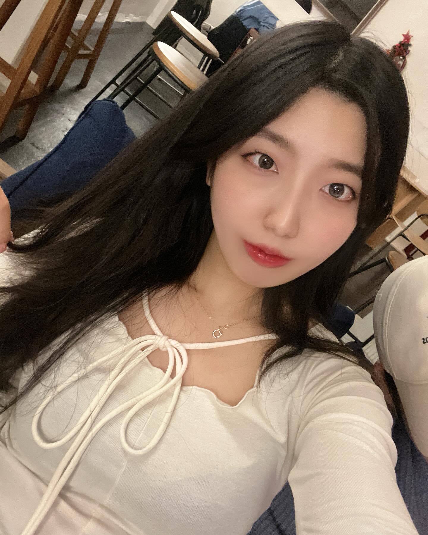 셀카 간만🫶🏻🫶🏻🫶🏻
자세히 보면 렌즈랑 립 바꿨지롱