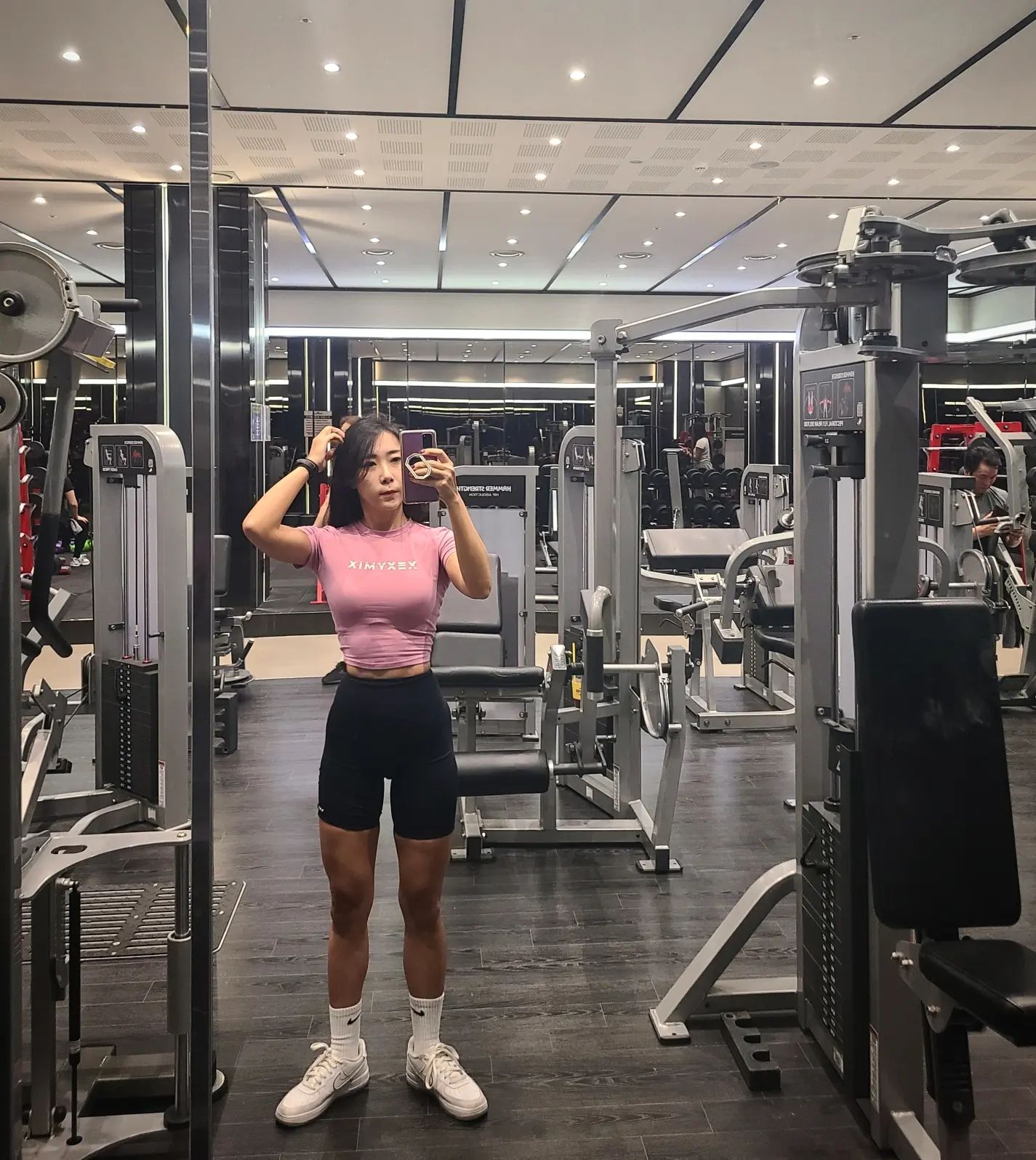 #오운완

하체 휘뚜루마뚜루 해주었습니다 탁구레슨도 다녀오구요

비오는 저녁 메뉴는 족발입니당당😊
먹어치우기 바빠서 사진은 없네요 ㅋㅋ

잘먹잘운 햄보캅니다☺️❤️
저녁 뭐 드셨나요~?🤤