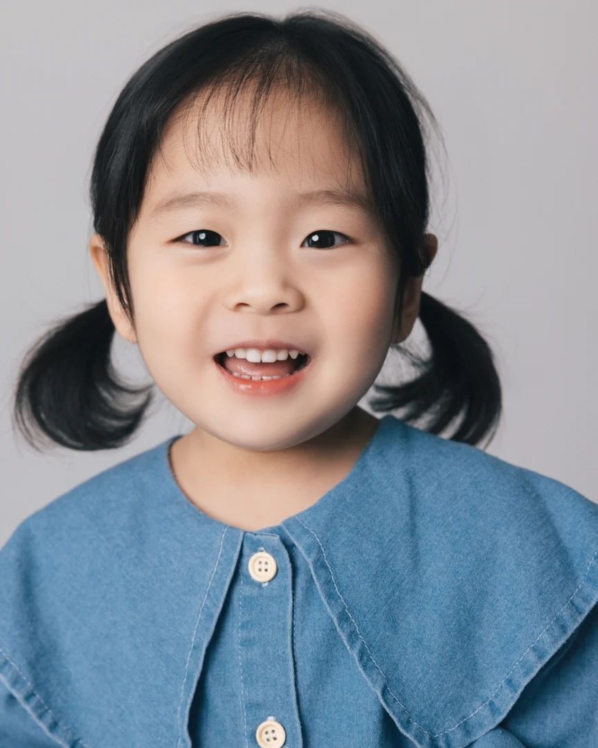 미니♡ 37개월의 공주님
💫오프스프링스튜디오 - 프로필촬영

촬영하러가서 헤어메이크업을 받으며 설레하던 우리집 공주님
잘찍을 수 있을까 걱정을 많이했는데
친절하시고 분위기도 좋게 만들어주셔서 잘 촬영하고 돌아왔다☺️
찰나의 순간을 잘 캐치해주셔서 원본도 하나하나 다 예뻐 고르기 힘들었다
그 중 픽한 10장의 사진

우리집 1호의 기록

offspring.studio